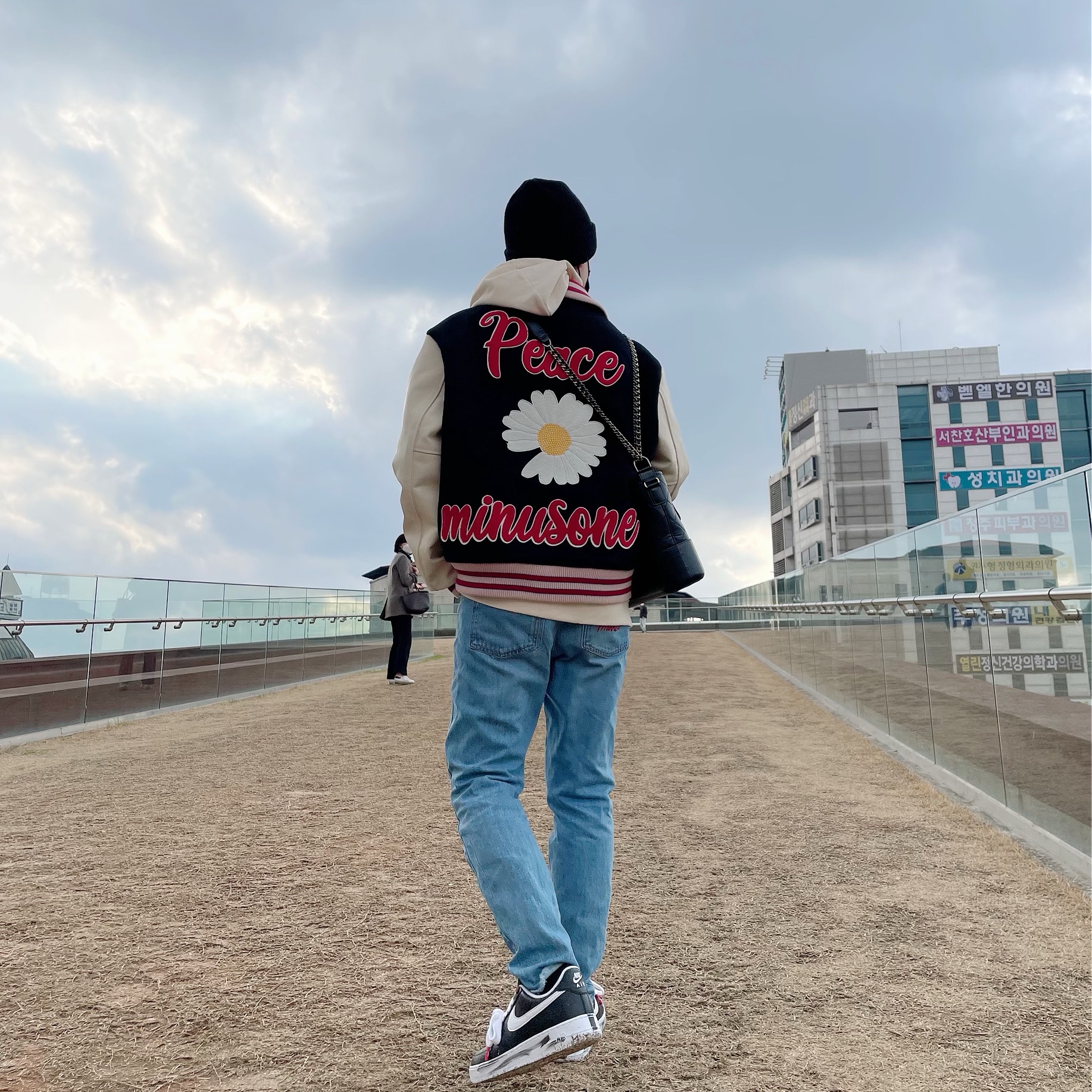 Nike x Peaceminusone Air Force 1 Low Para-Noise, Peaceminusone Varsity Jacket #1 Black 착용 스타일