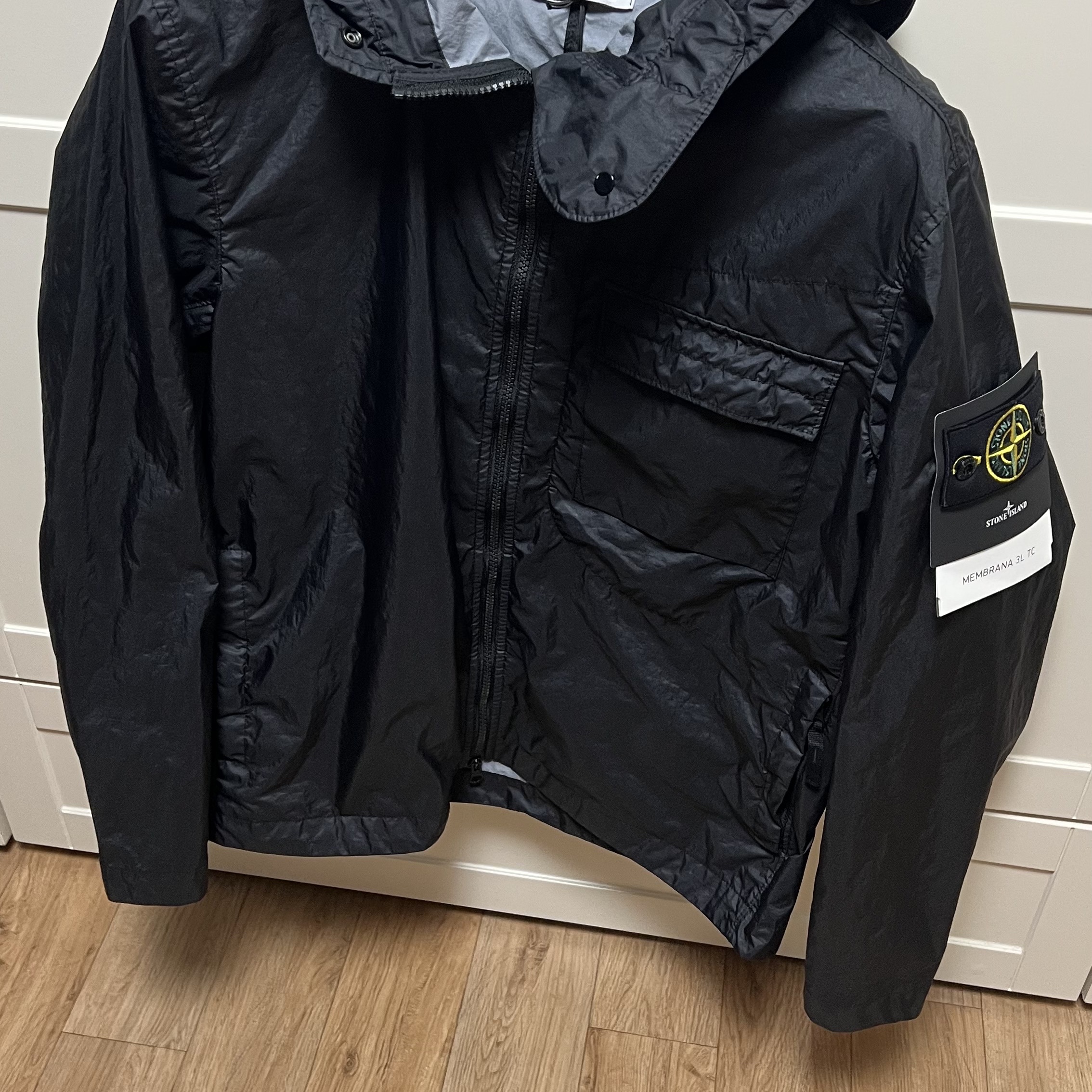 Stone Island 40223 Membrana 3L TC Garment Dyed Hooded Jacket Black - 22SS 착용 스타일
