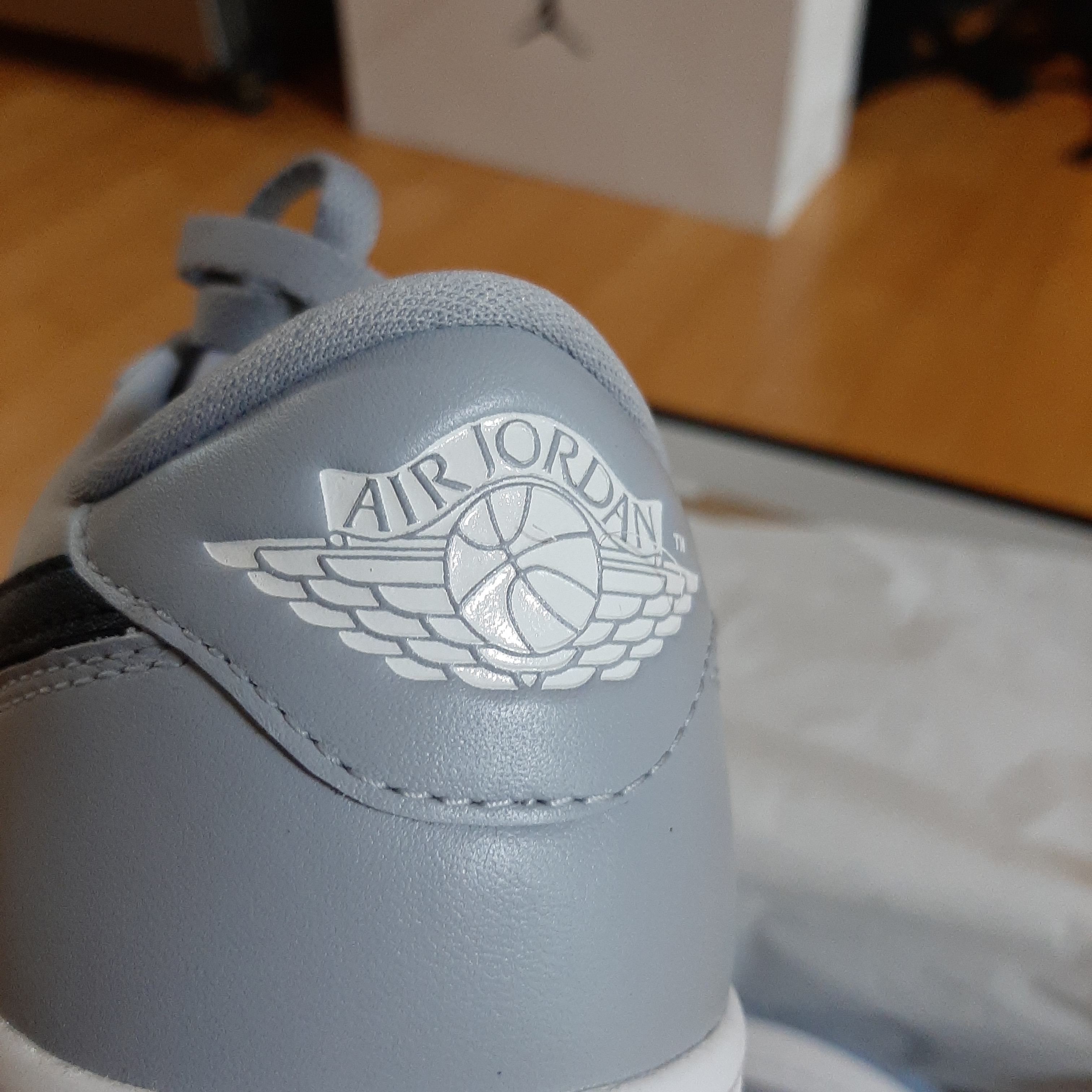 Jordan 1 Low Golf Wolf Grey 착용 스타일 - 2