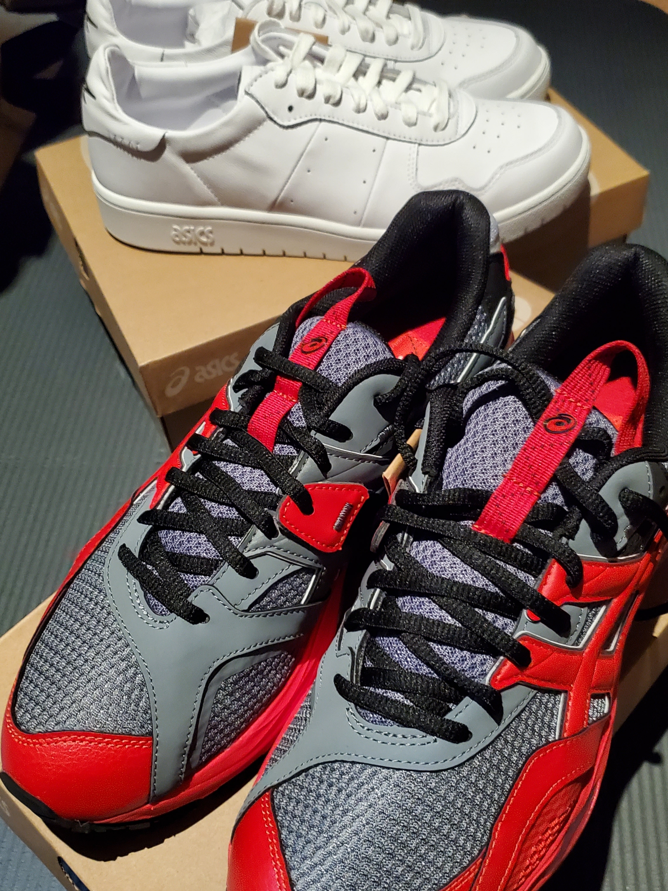 Asics HS2-S Gel-MC Plus Classic Red 착용 스타일