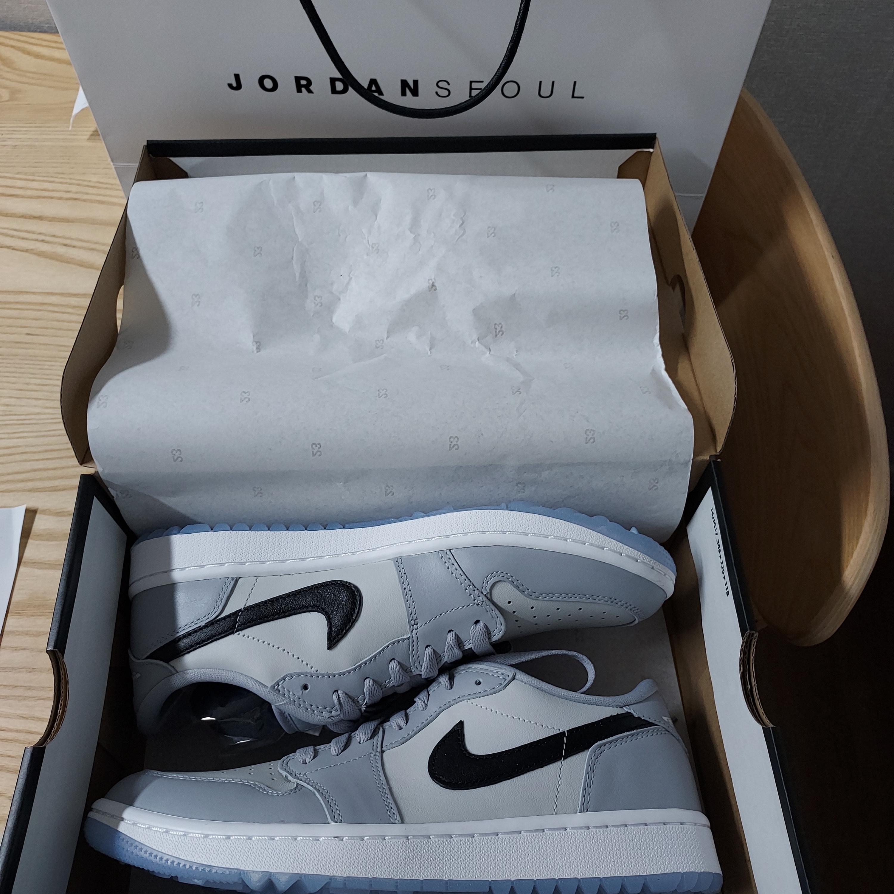 Jordan 1 Low Golf Wolf Grey 착용 스타일 - 1