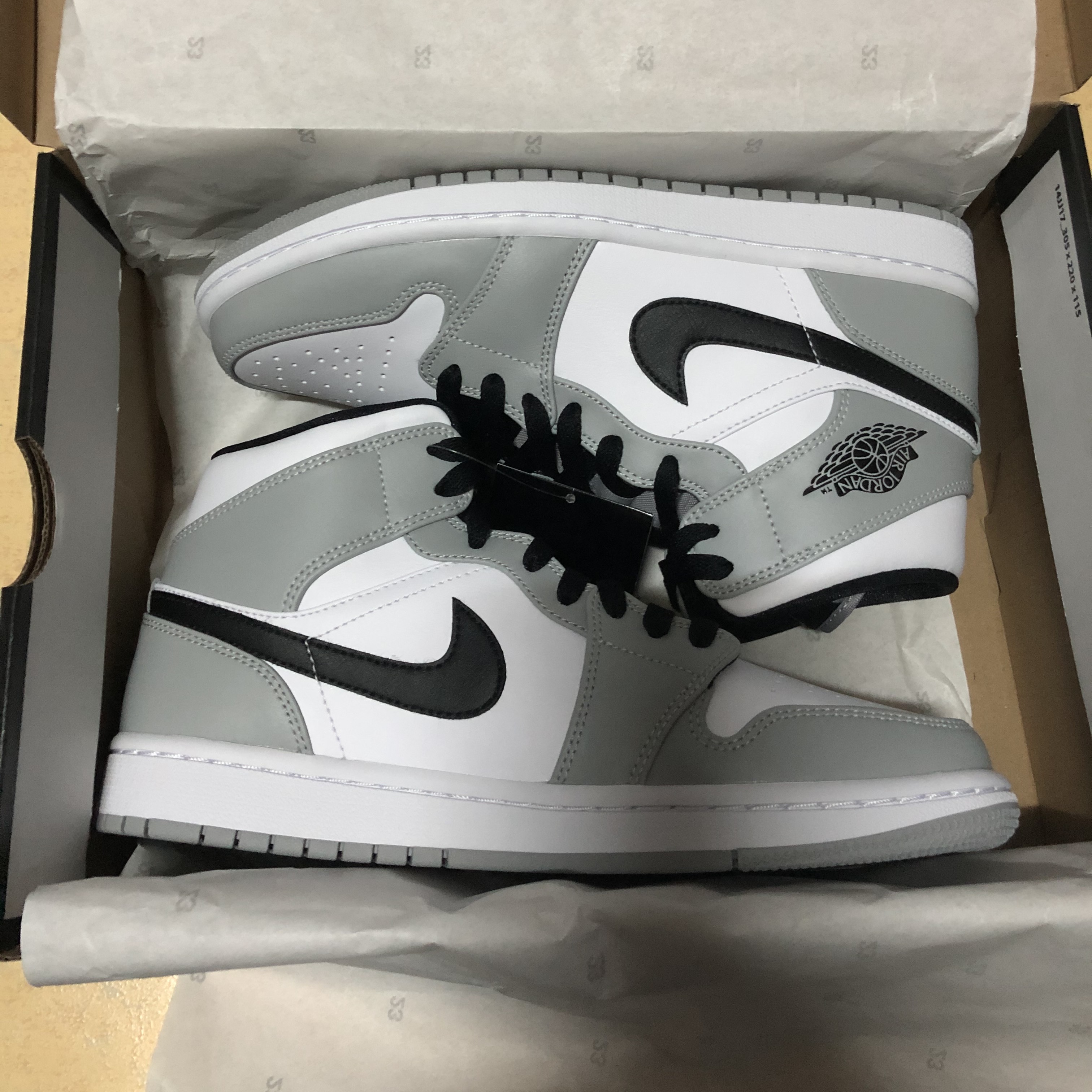 Jordan 1 Mid Light Smoke Grey 착용 스타일 - 1