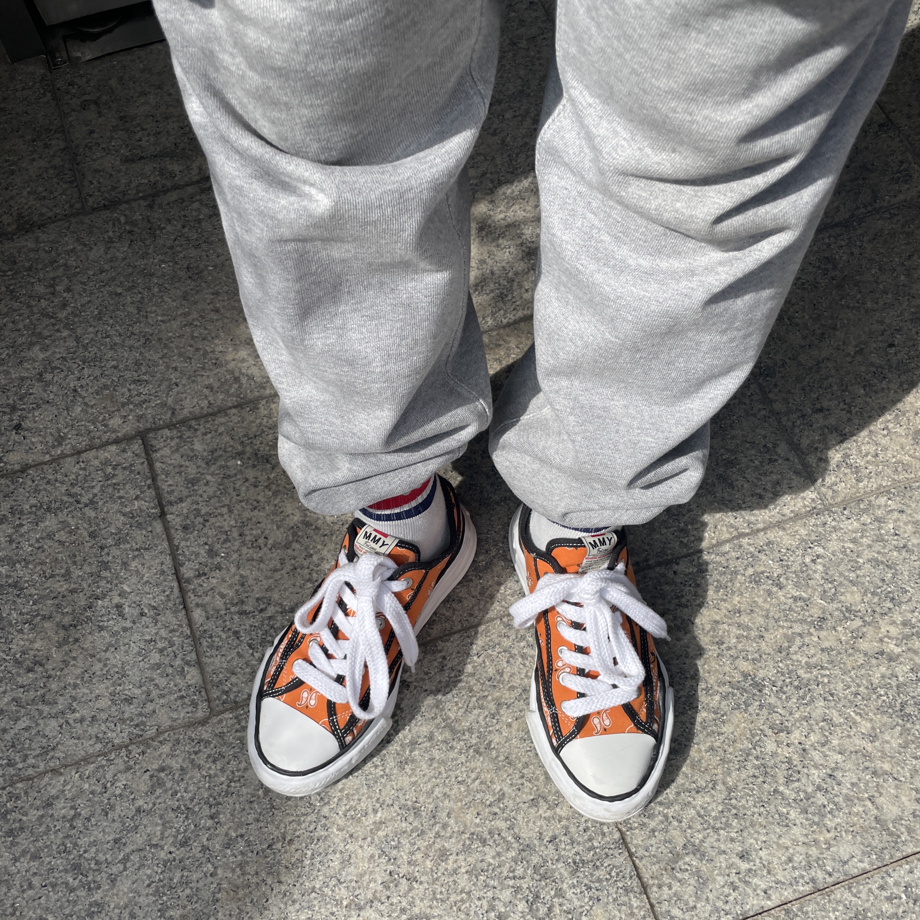 Maison Mihara Yasuhiro Baker OG Sole Bandana Low-top Sneakers Orange 착용 스타일