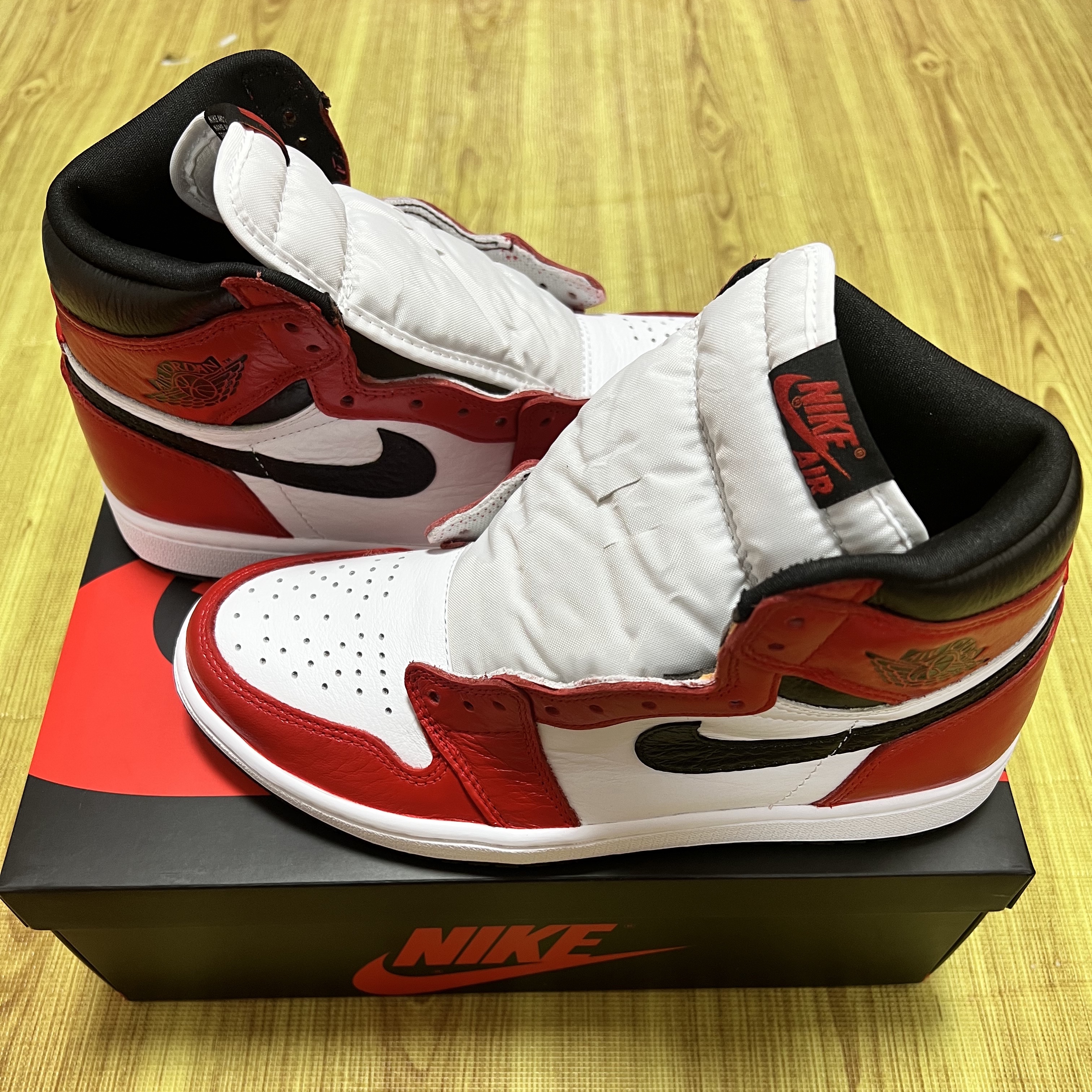 Jordan 1 Retro High OG Light Fusion Red 착용 스타일 - 1