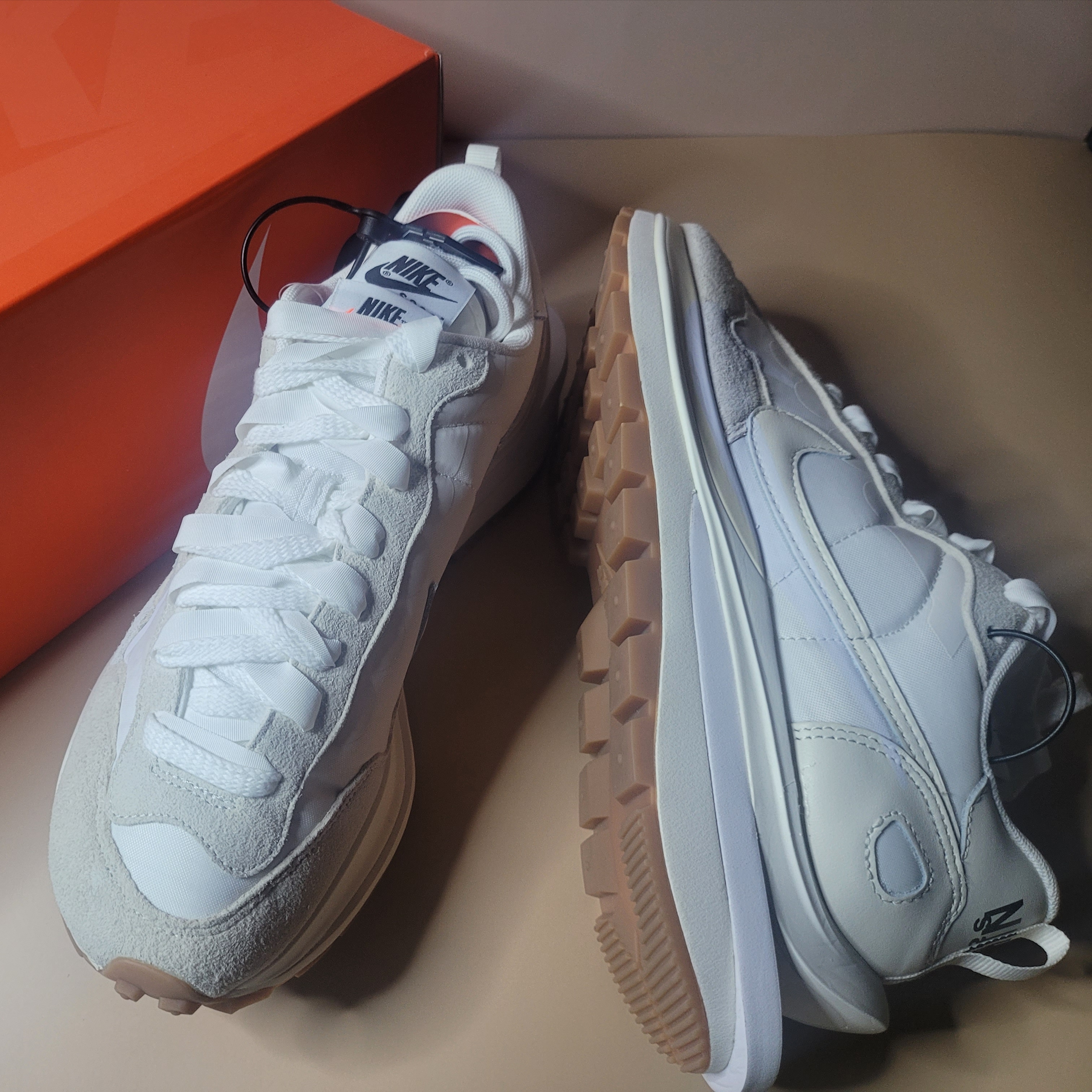 Nike x Sacai VaporWaffle White and Gum 착용 스타일 - 1