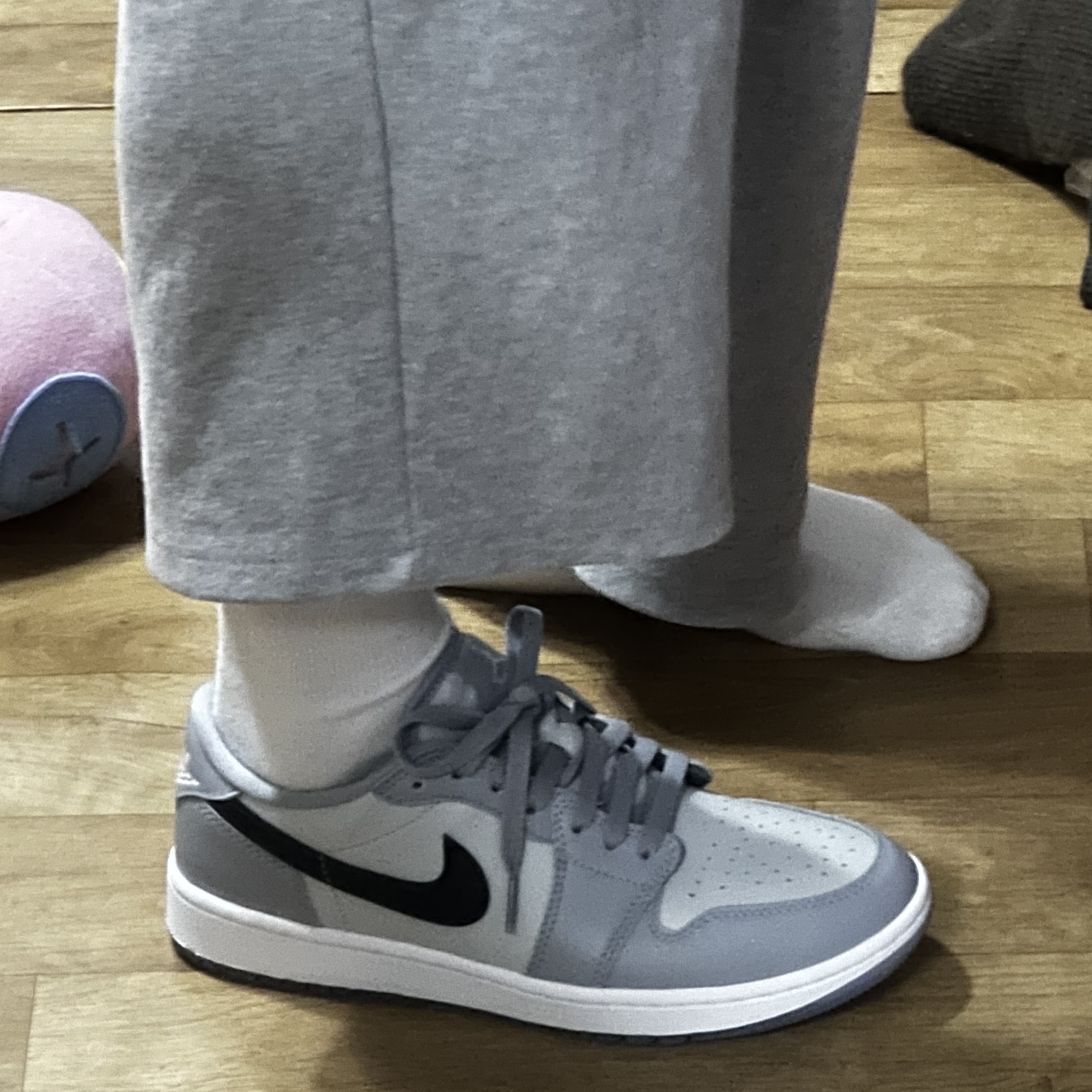 Jordan 1 Low Golf Wolf Grey 착용 스타일 - 2