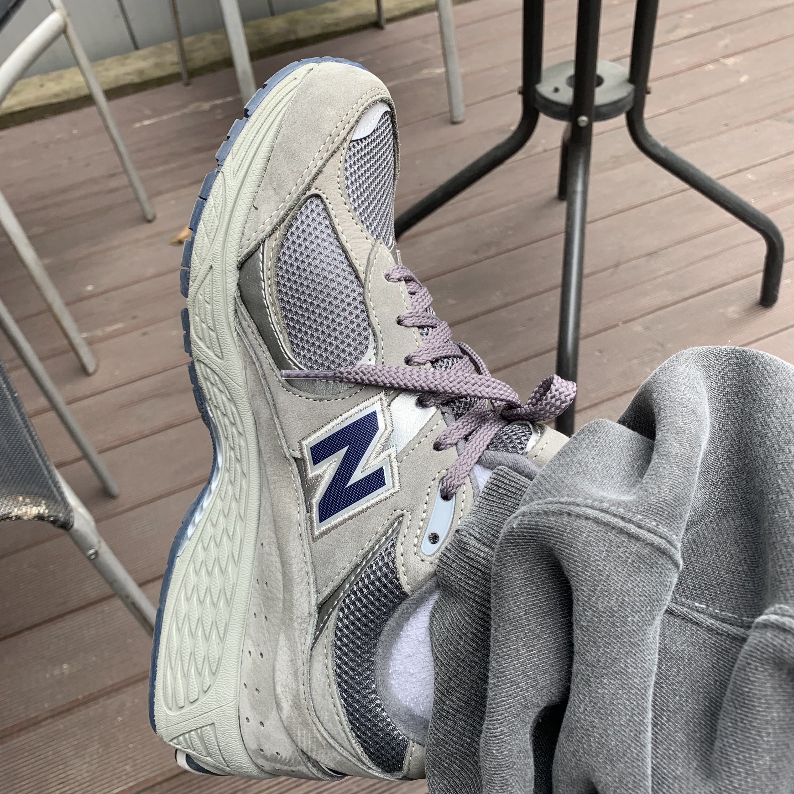 New Balance 2002R Gray 착용 스타일
