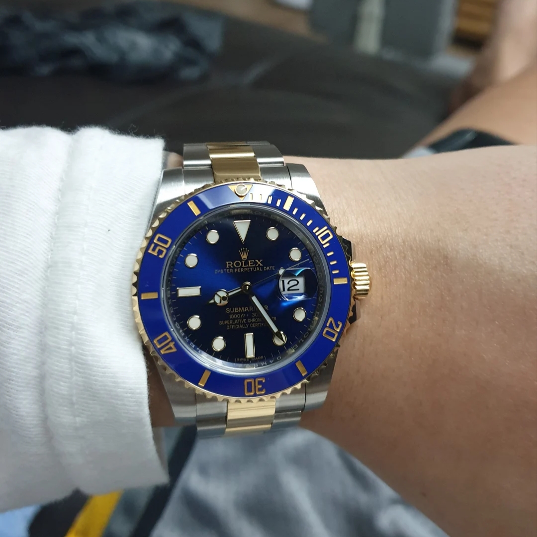 Rolex Submariner Date 41mm 126613LB Royal Blue Oyster 착용 스타일 - 5