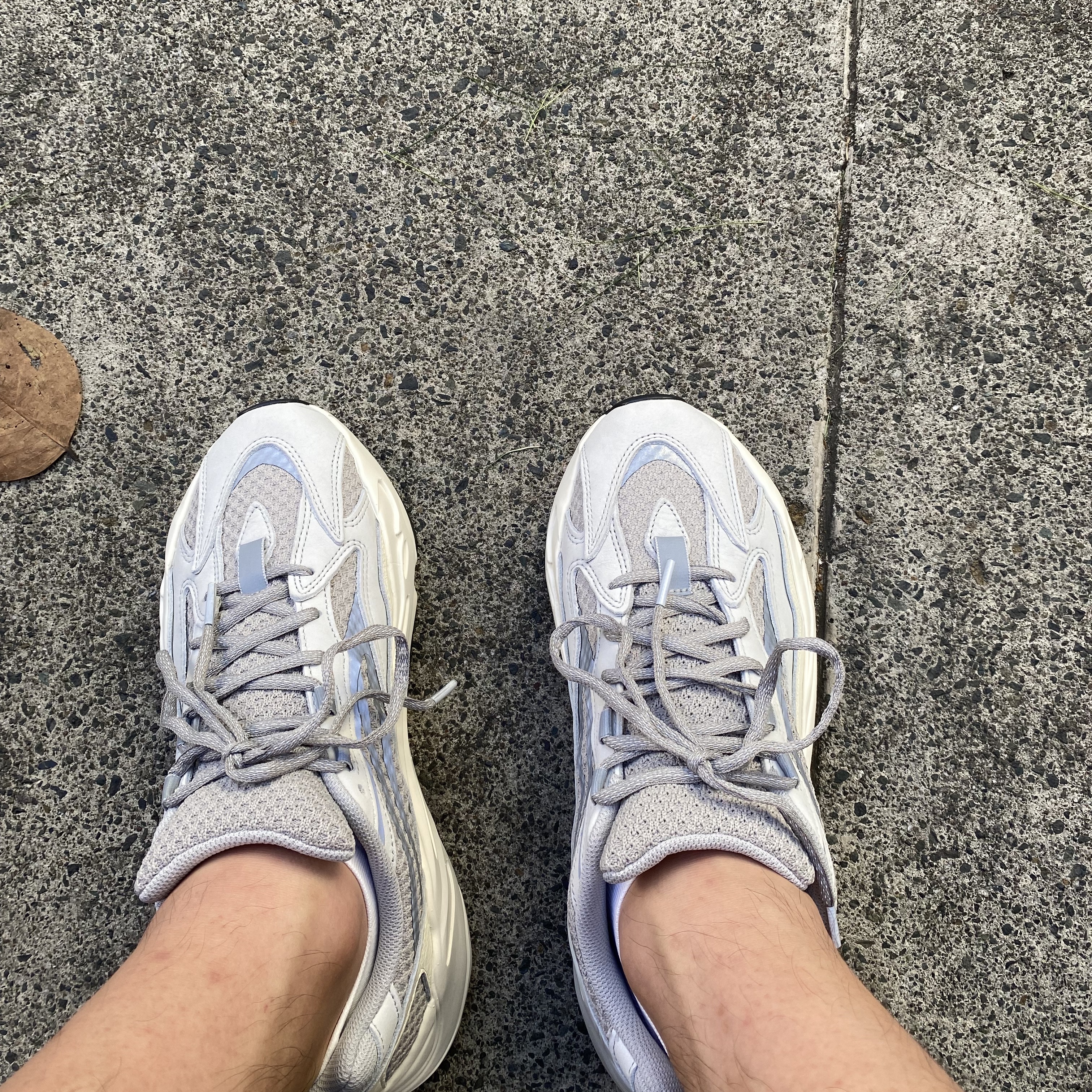 Adidas Yeezy Boost 700 V2 Static 2022 착용 스타일 - 2