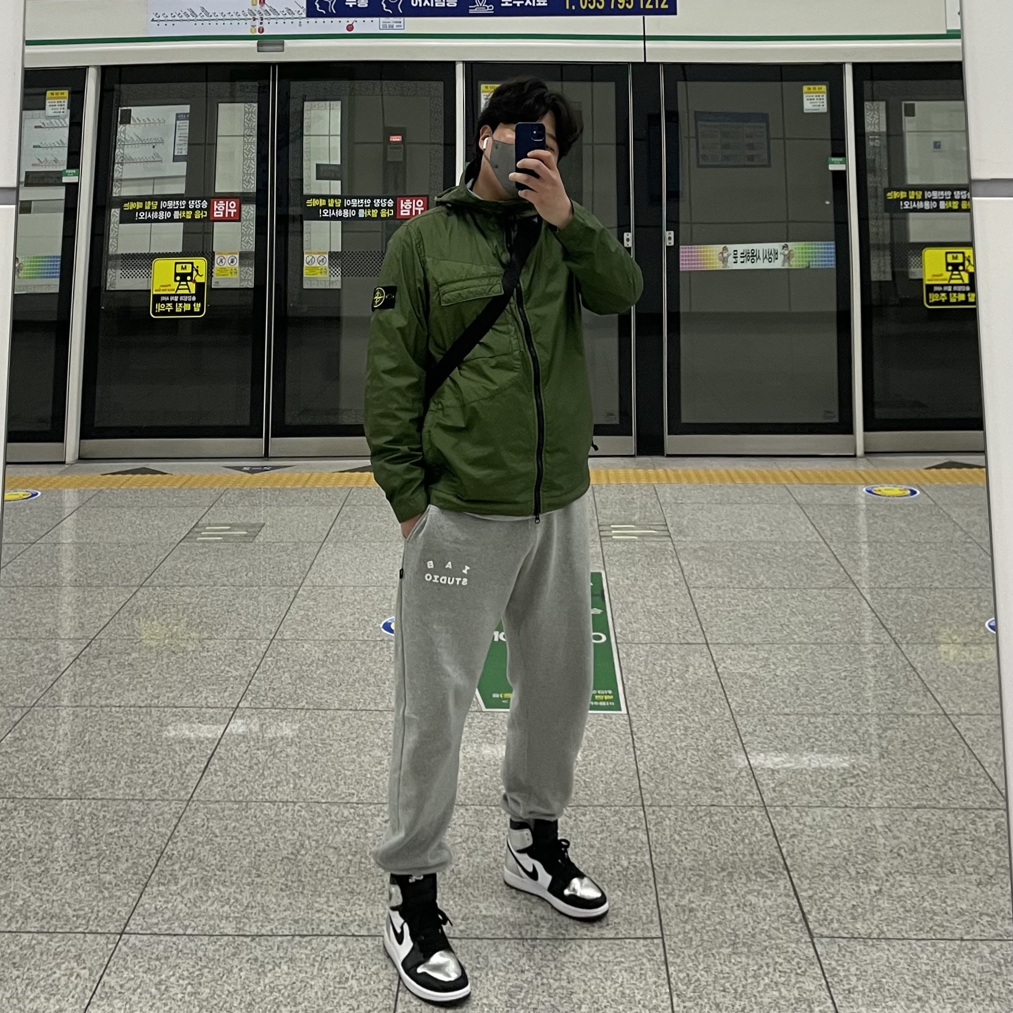 Stone Island 40223 Membrana 3L TC Garment Dyed Hooded Jacket Ice - 22SS, IAB Studio Sweatpants Gray - 21SS 착용 스타일
