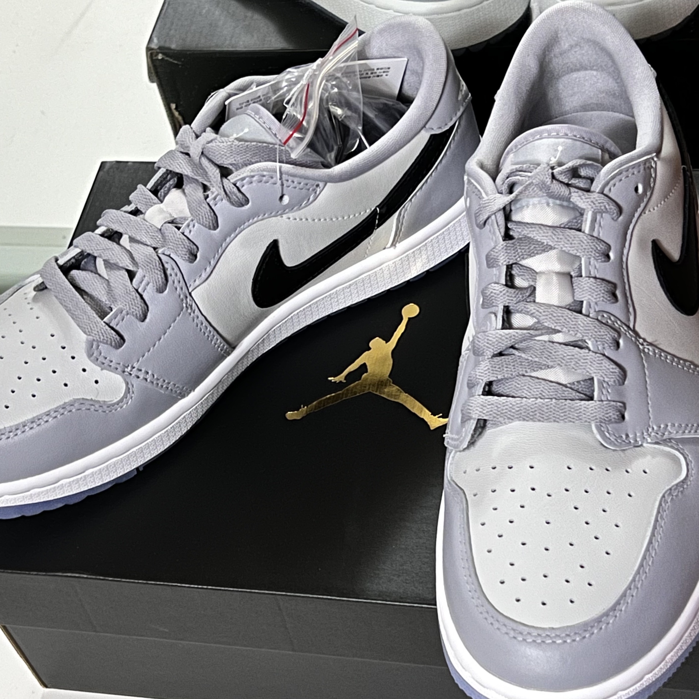 Jordan 1 Low Golf Wolf Grey 착용 스타일 - 1