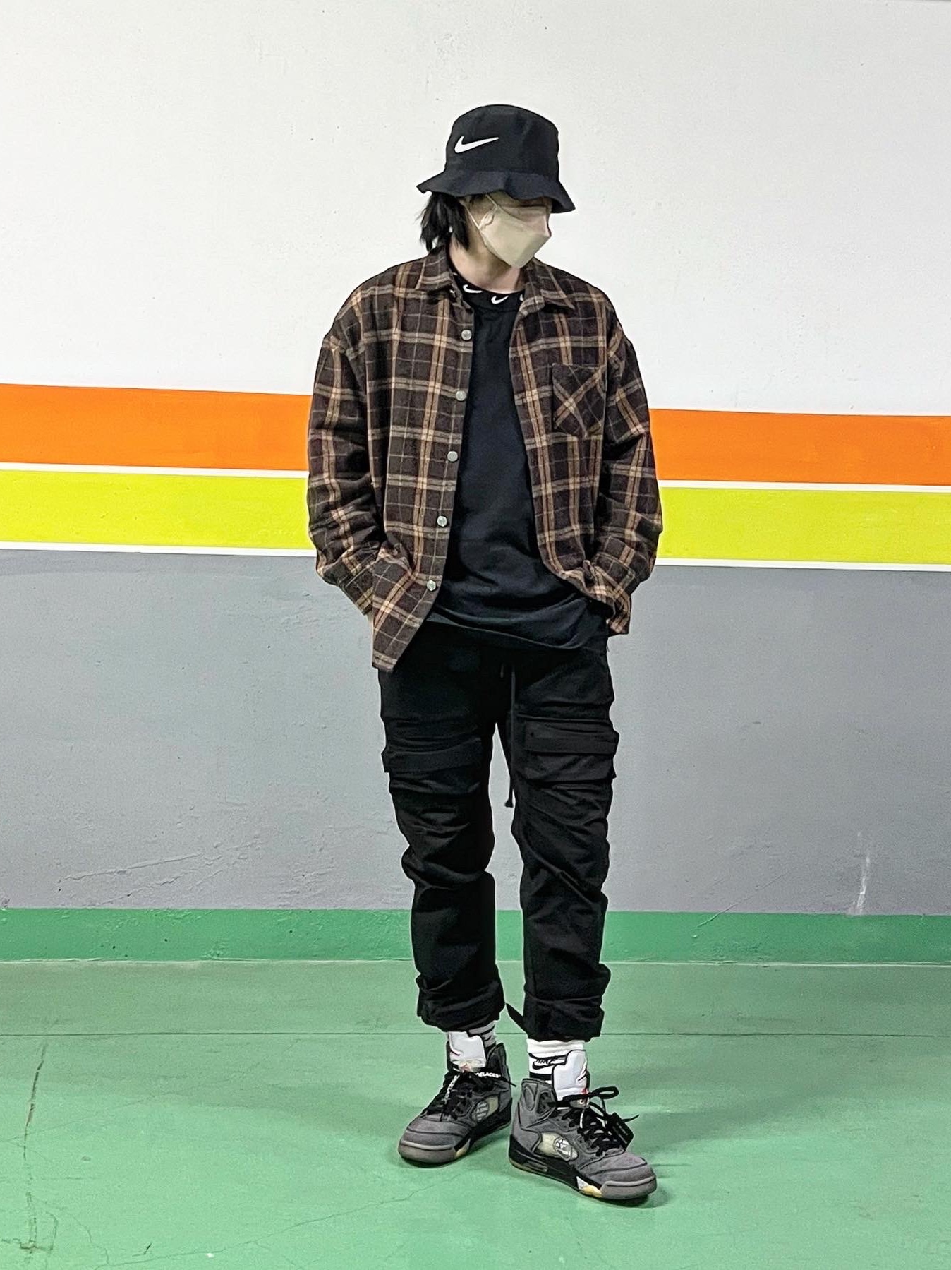 Jordan 5 x Off-White Retro SP Black Muslin, Nike x Stussy Bucket Hat Black 착용 스타일 - 3