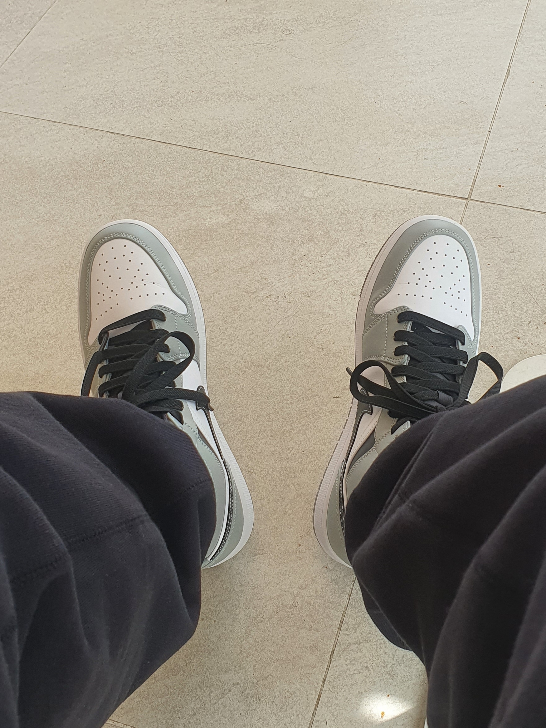 Jordan 1 Mid Light Smoke Grey Anthracite 착용 스타일