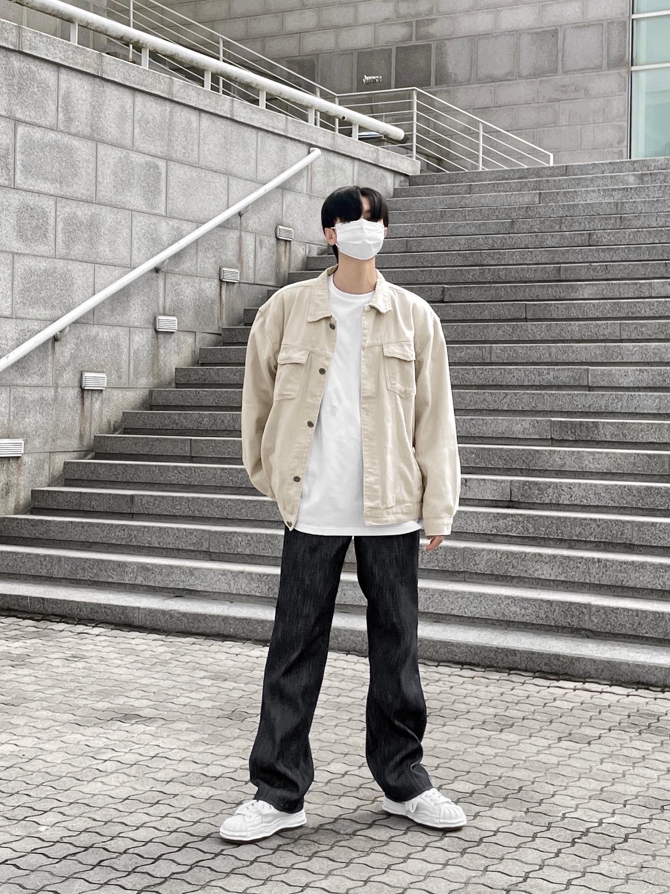 Maison Mihara Yasuhiro Blakey OG Sole Leather Low-top Sneakers White 착용 스타일 - 1