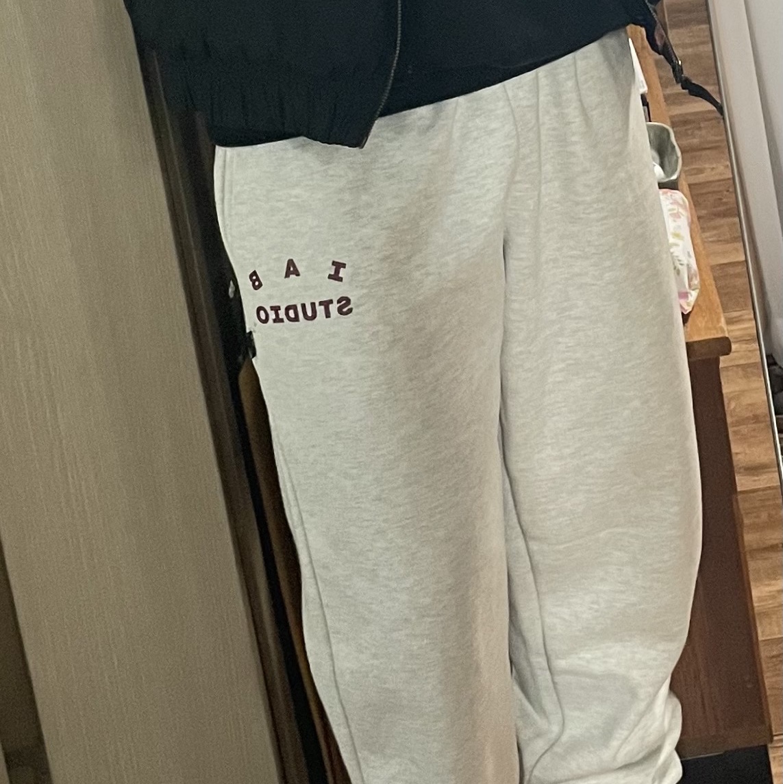 IAB Studio Sweatpants Oatmeal Burgundy - 22SS 착용 스타일