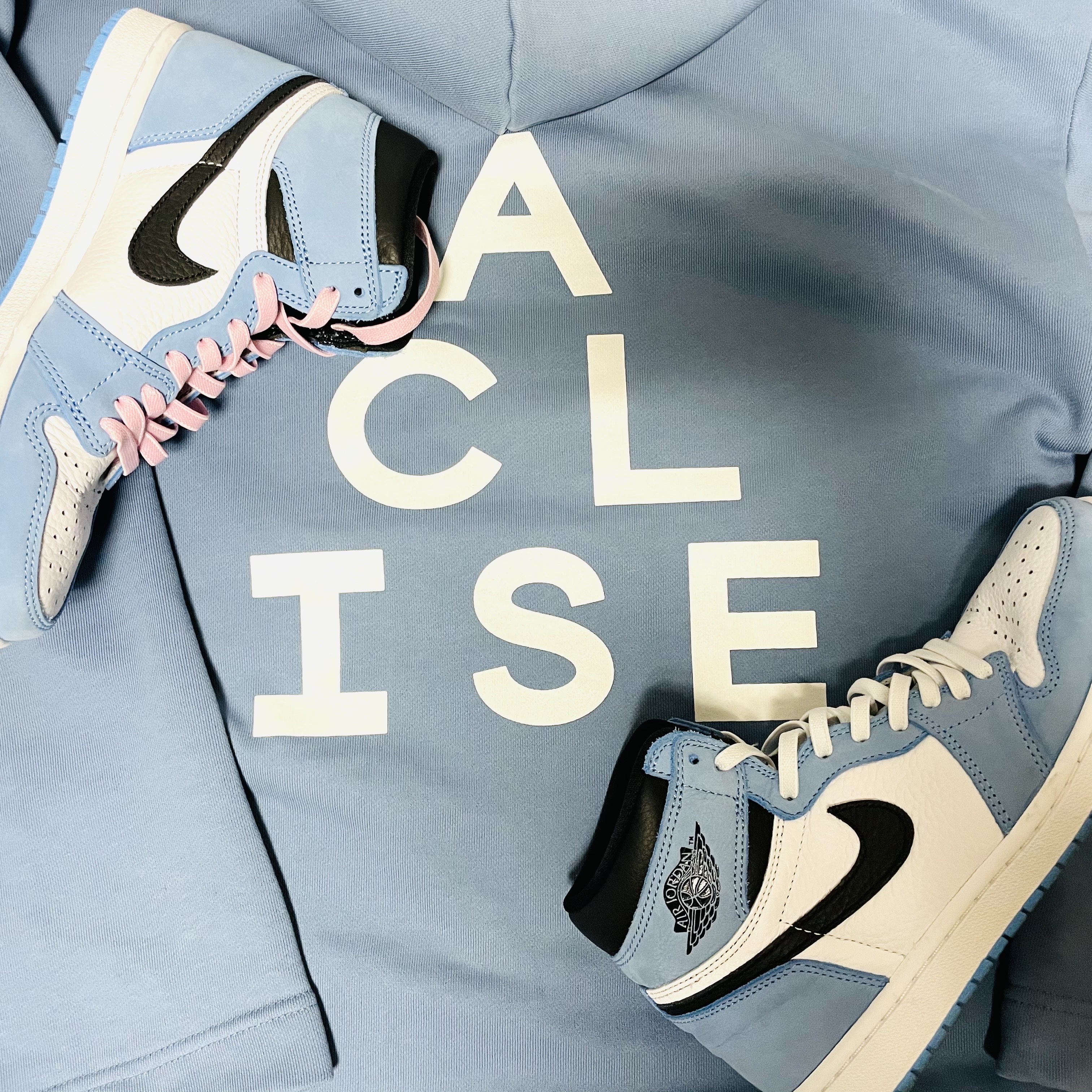 Jordan 1 Low Golf White and University Blue, Jordan 1 Retro High OG University Blue 착용 스타일 - 3