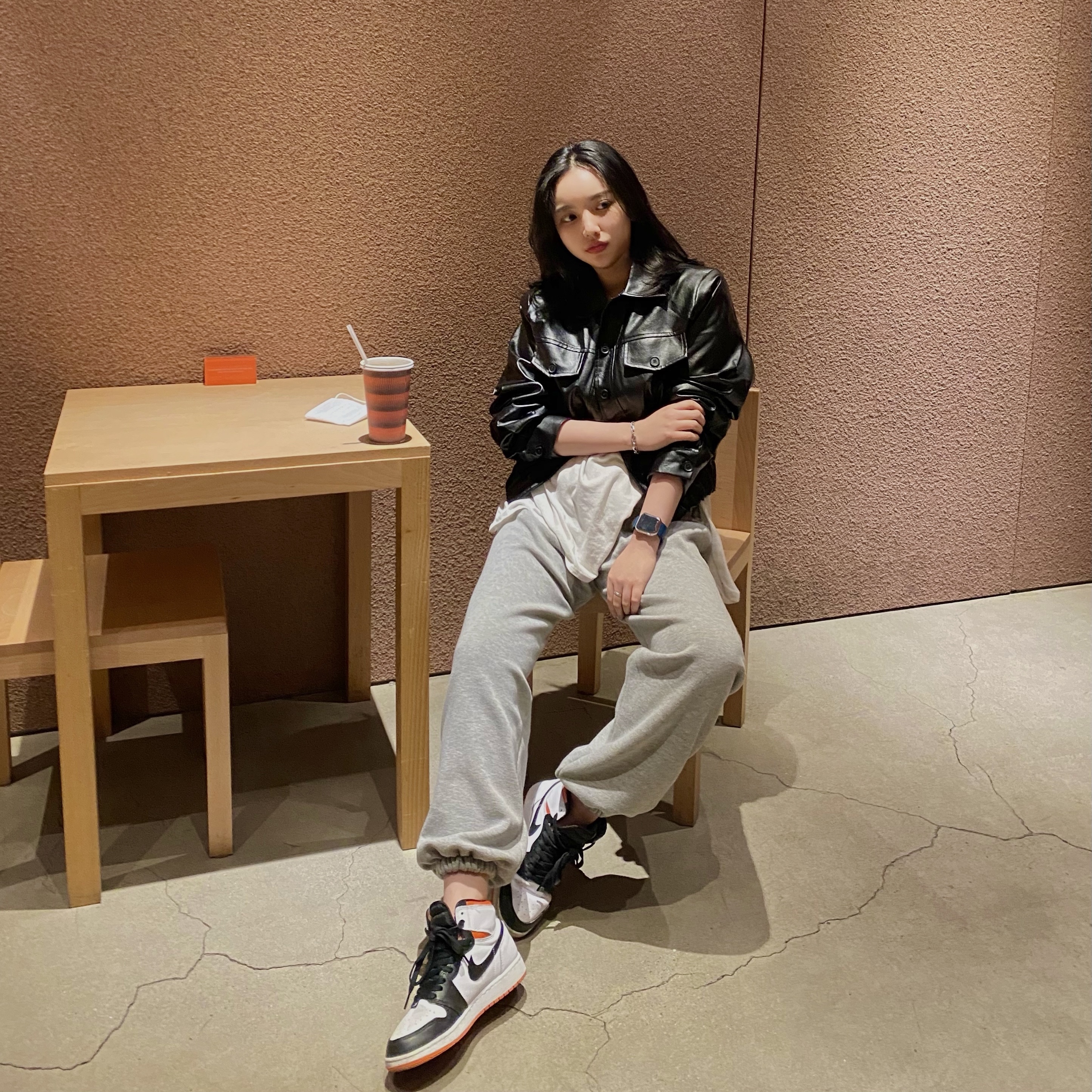 (GS) Jordan 1 Retro High OG Electro Orange 착용 스타일 - 1