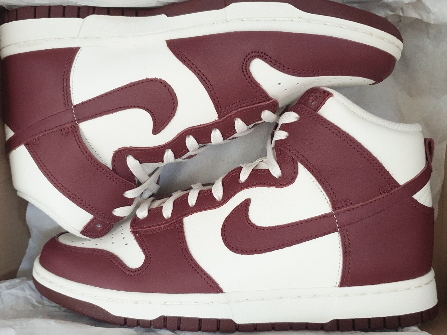 (W) Nike Dunk High Team Red 착용 스타일