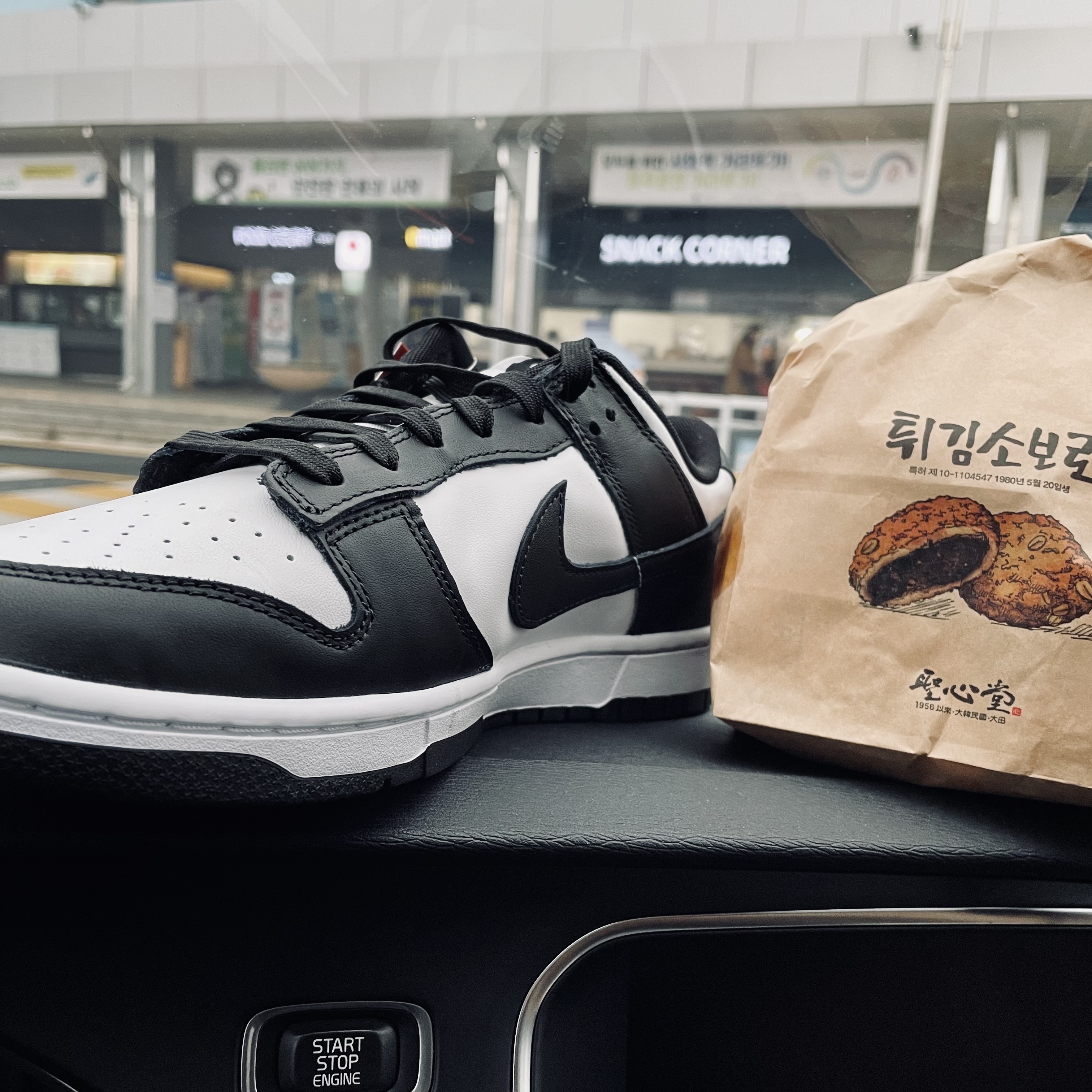 Nike Dunk Low Retro Black 착용 스타일 - 1