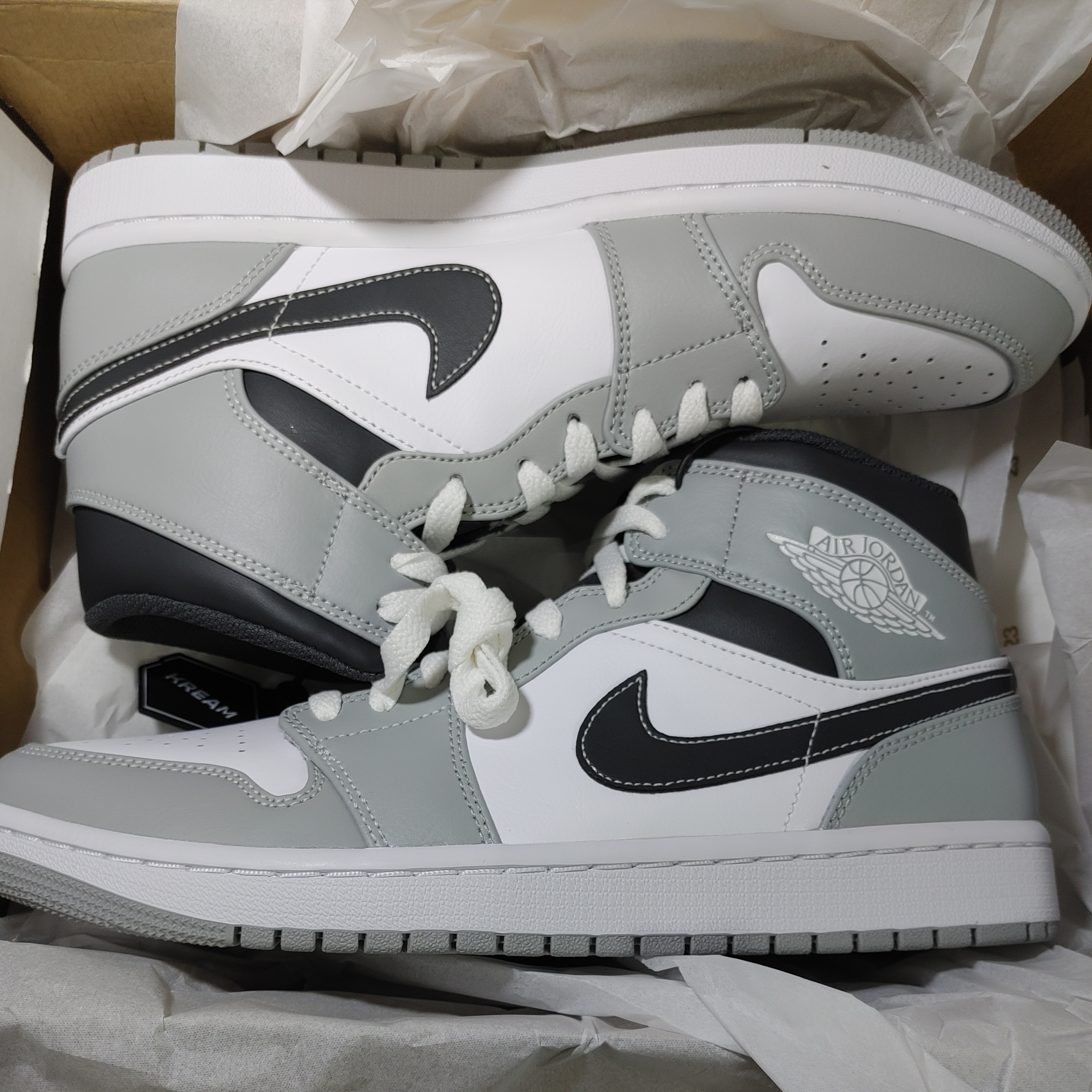 Jordan 1 Mid Light Smoke Grey Anthracite 착용 스타일