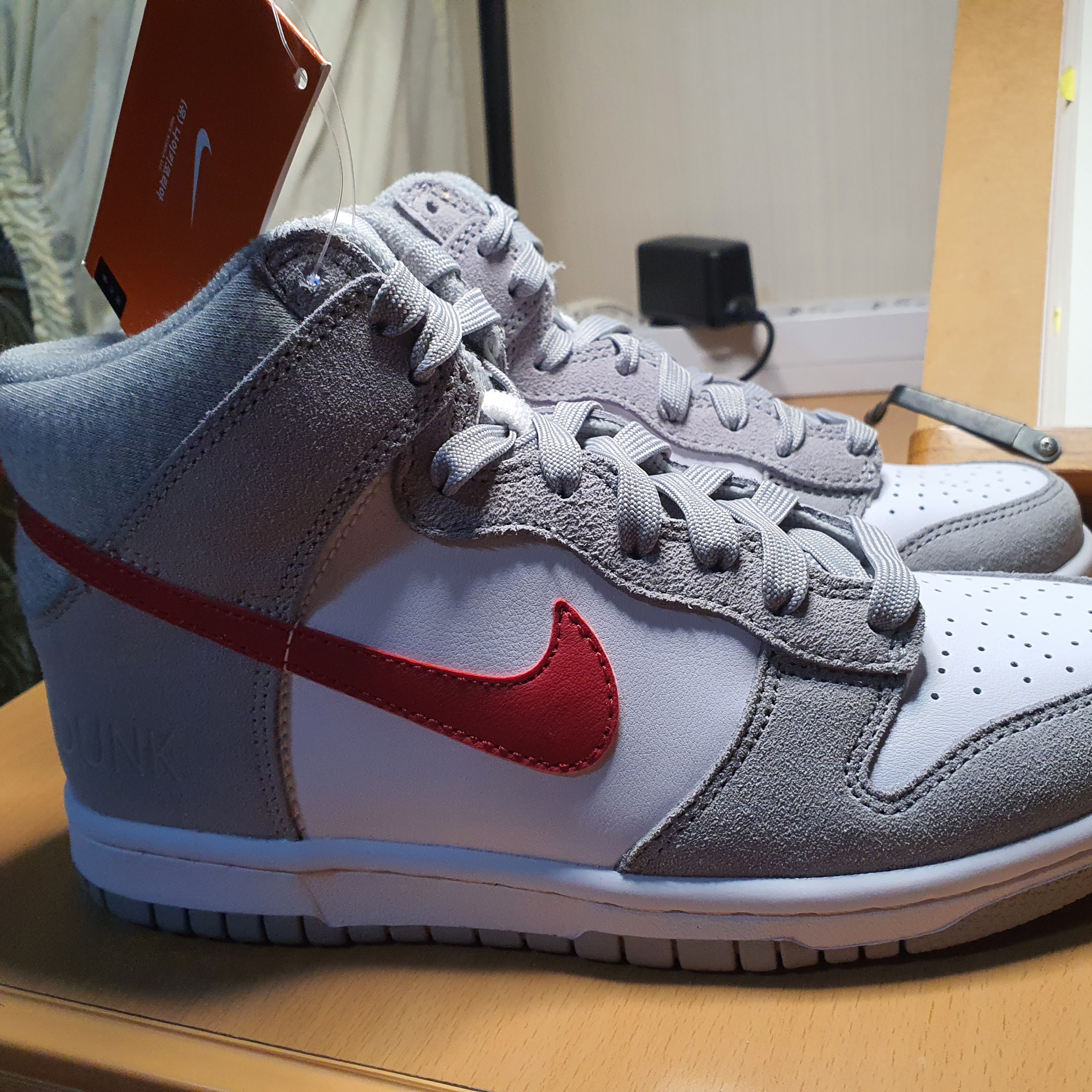 (GS) Nike Dunk High SE Athletic Club Grey Red 착용 스타일 - 2
