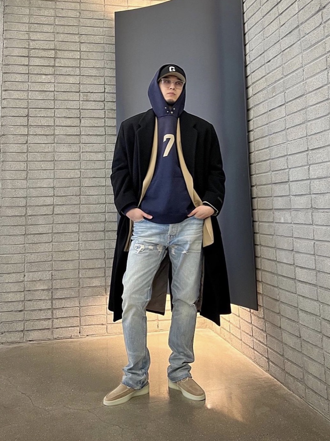 Fear of God 7 Hoodie Vintage Navy, Fear of God The Loafer Daino 착용 스타일