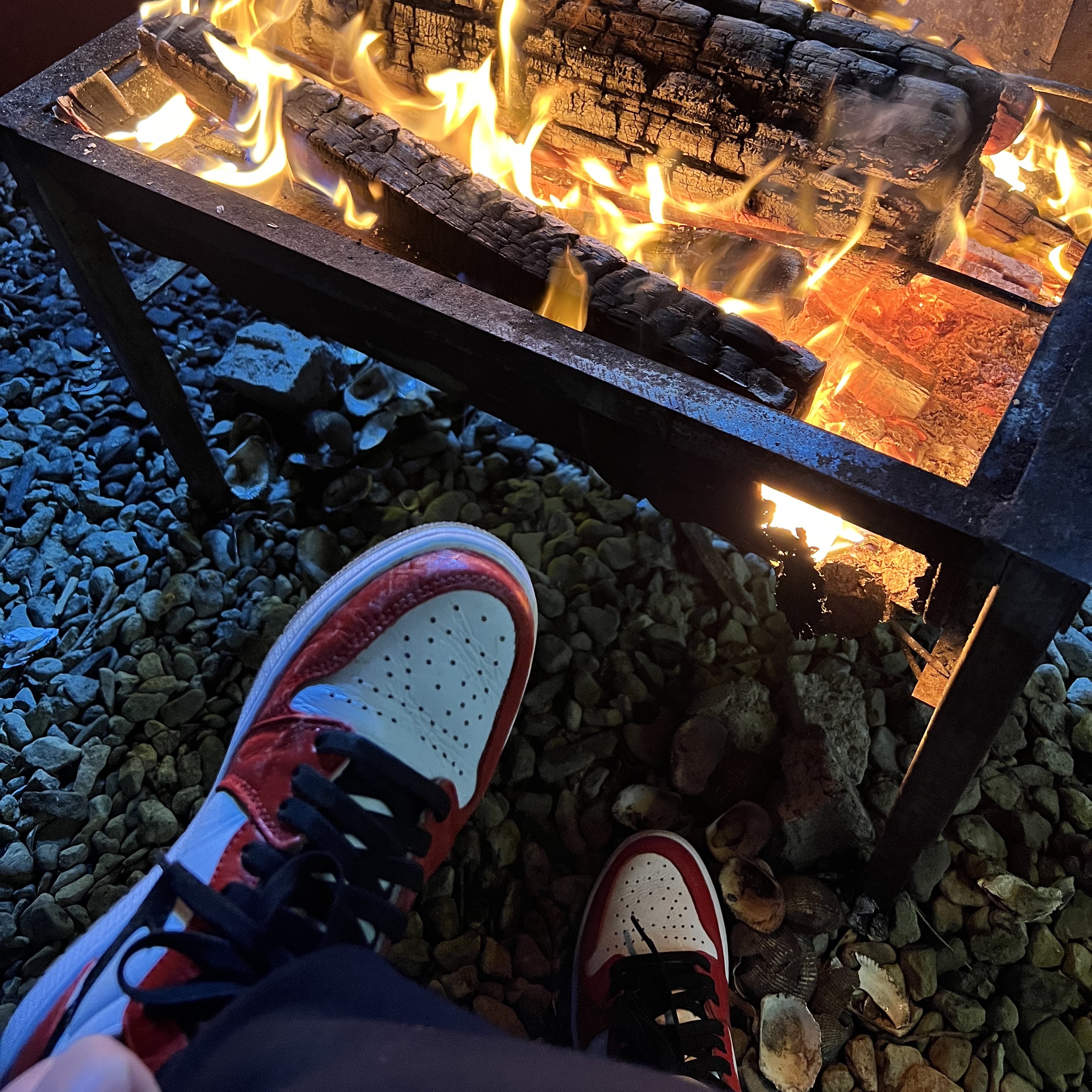 Jordan 1 Retro High OG Light Fusion Red 착용 스타일 - 3