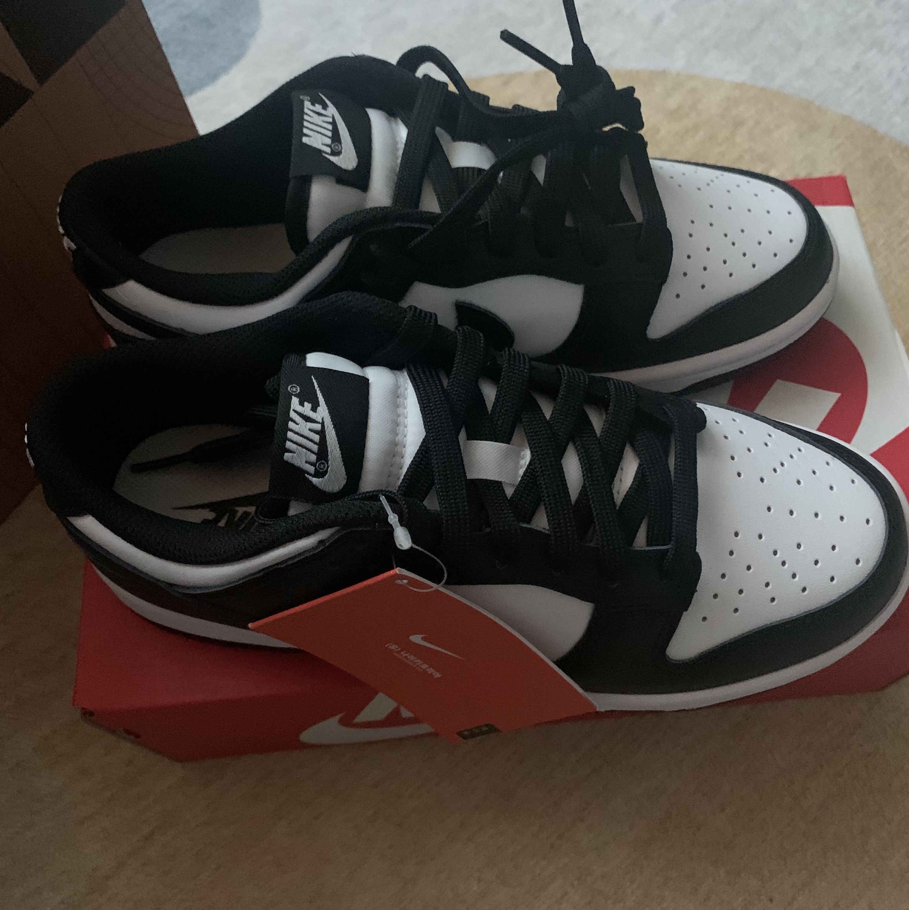 (W) Nike Dunk Low Black 착용 스타일 - 1