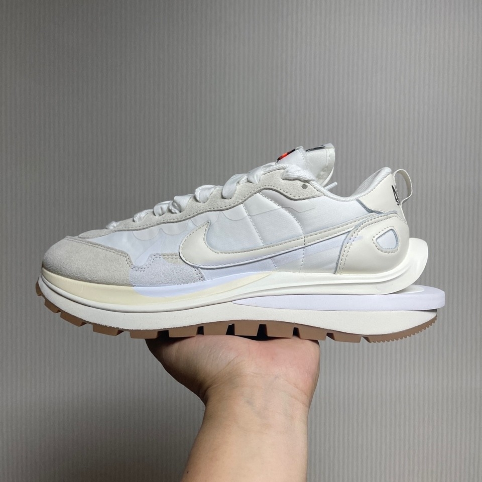 Nike x Sacai VaporWaffle White and Gum 착용 스타일 - 1