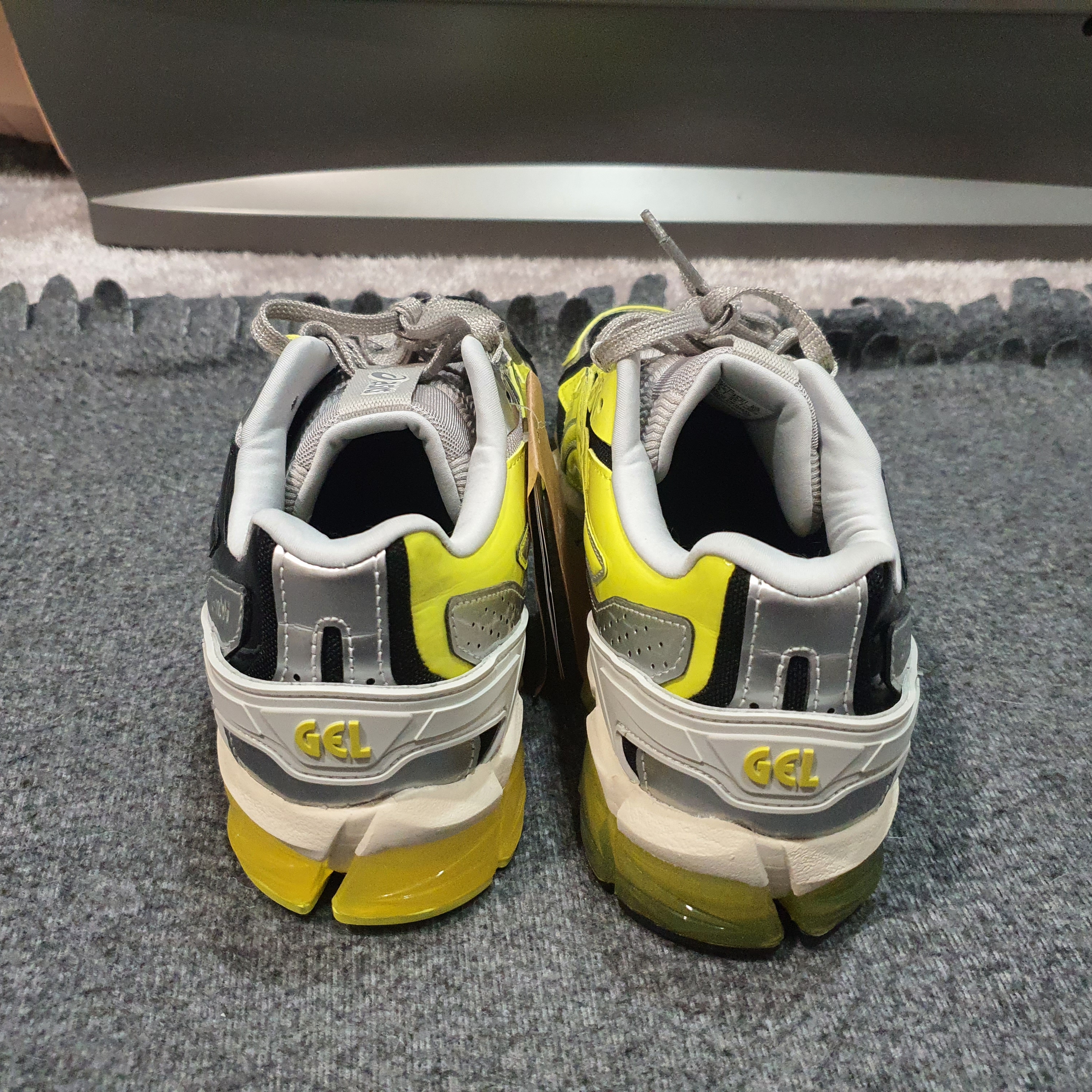 Asics x GmbH Gel-Quantum 360 6 Pure Silver Sour Yuzu 착용 스타일 - 5