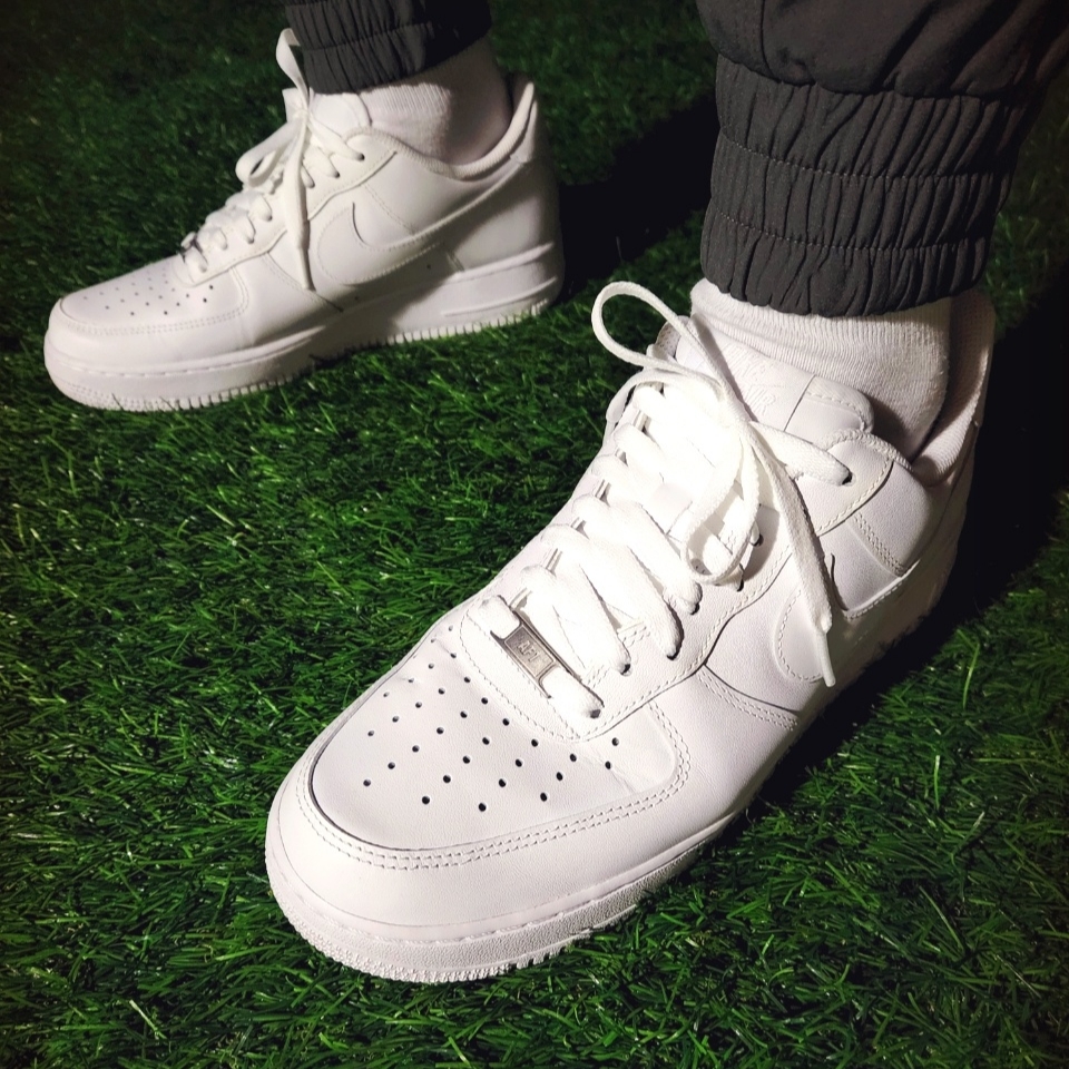 Nike Air Force 1 '07 Low White 착용 스타일 - 5