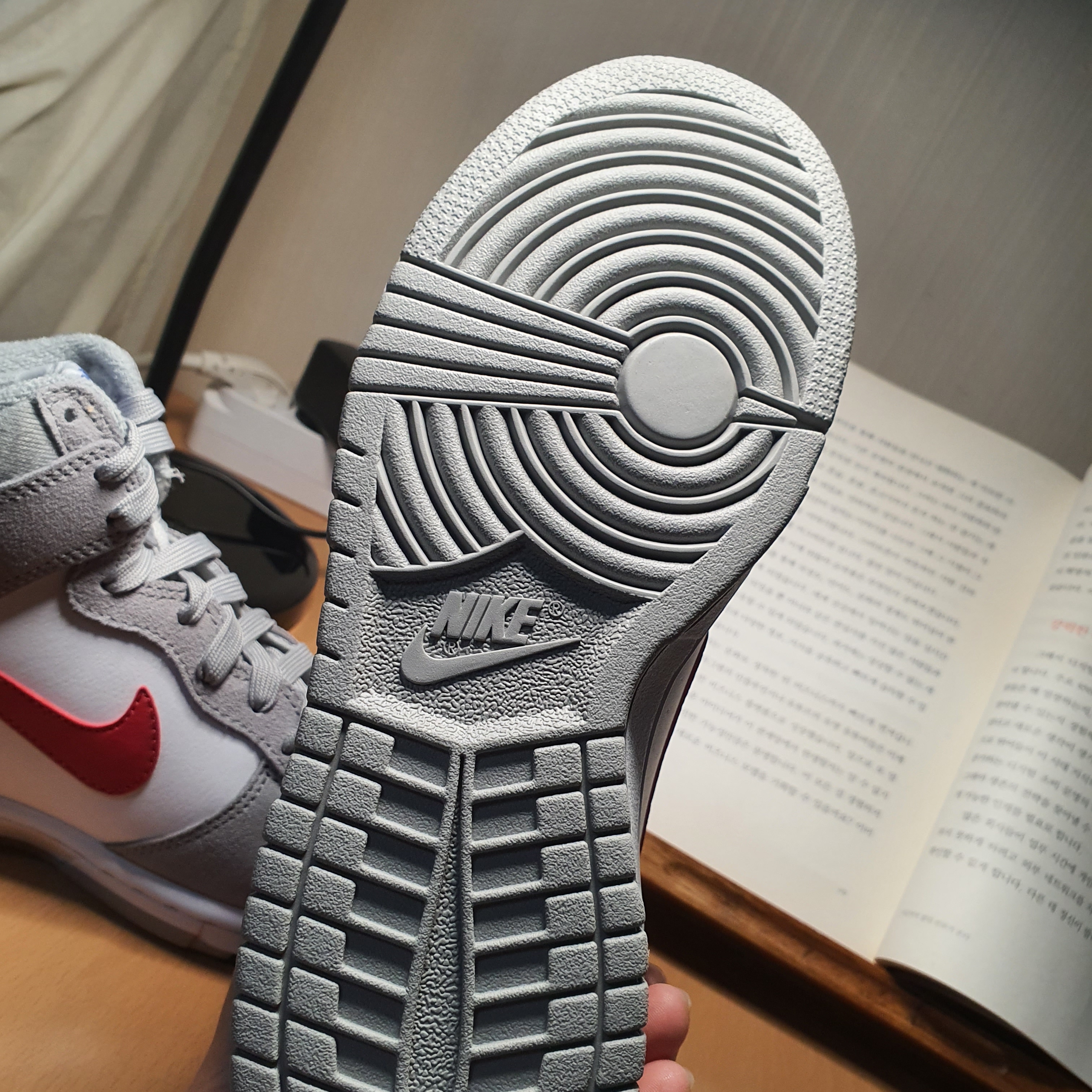 (GS) Nike Dunk High SE Athletic Club Grey Red 착용 스타일 - 3
