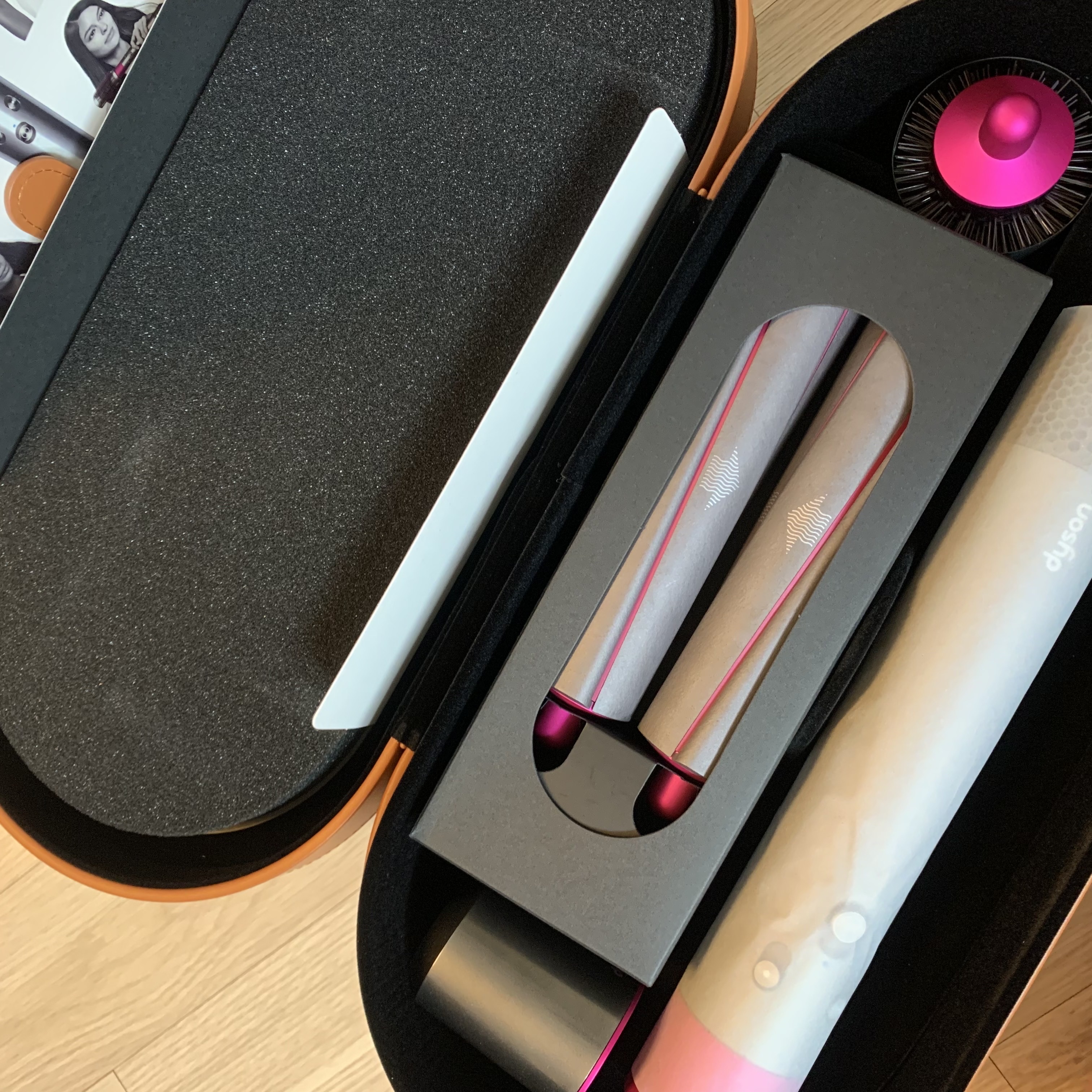Dyson Airwrap Styler Complete Long Nickel Fuchsia (Korean Ver.) 착용 스타일 - 2
