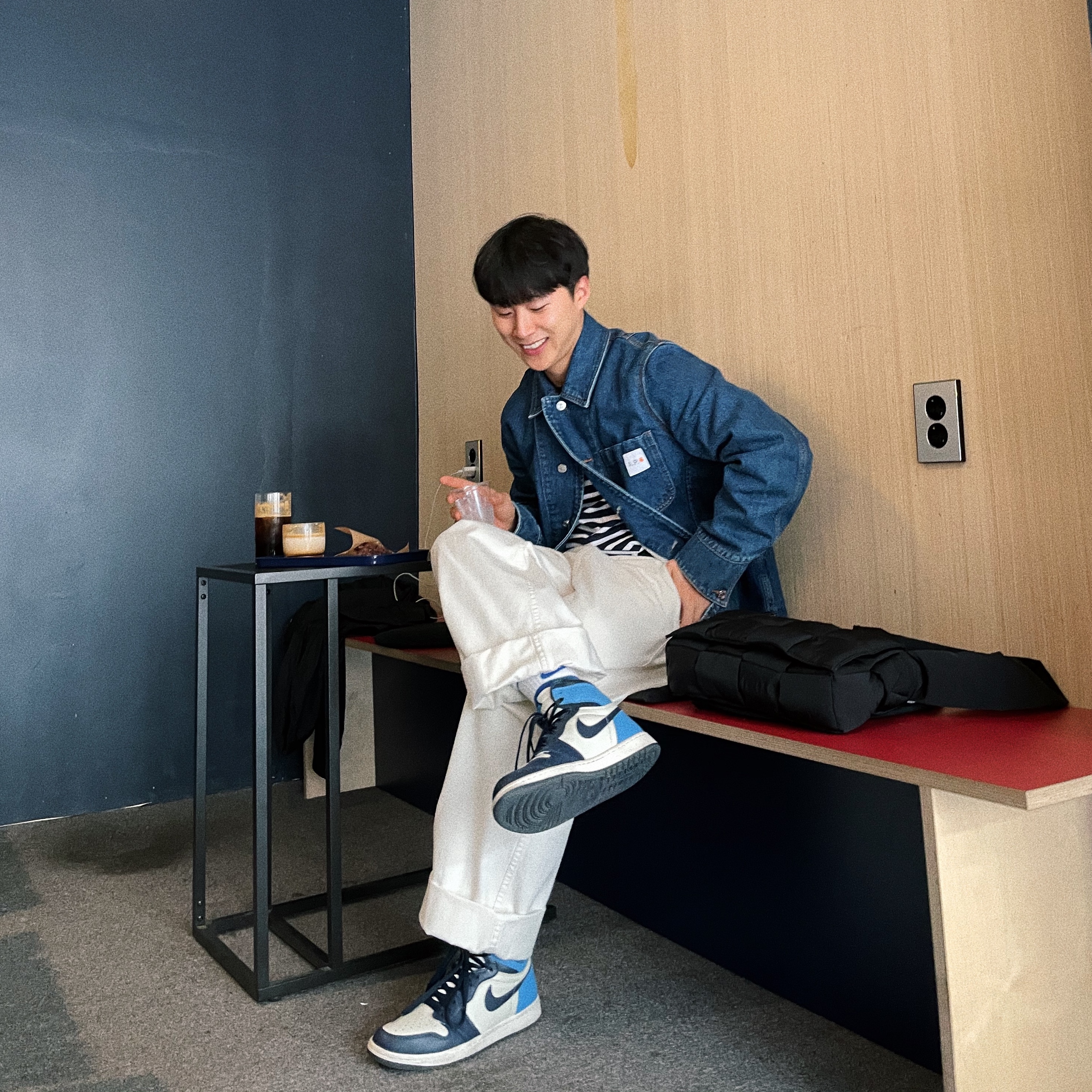 Jordan 1 Retro High Obsidian UNC, Bottega Veneta Padded Tech Cassette Black 착용 스타일
