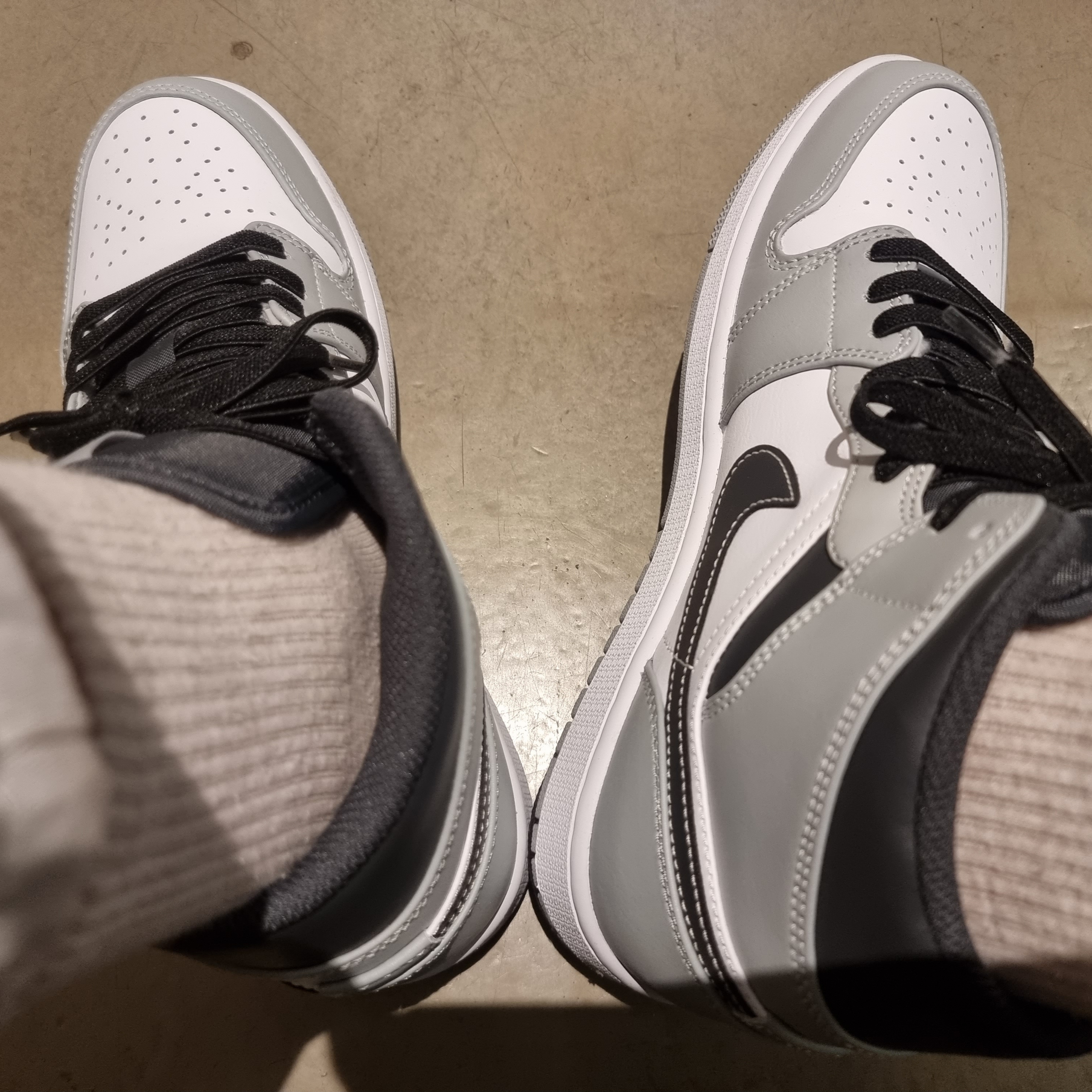 Jordan 1 Mid Light Smoke Grey Anthracite 착용 스타일