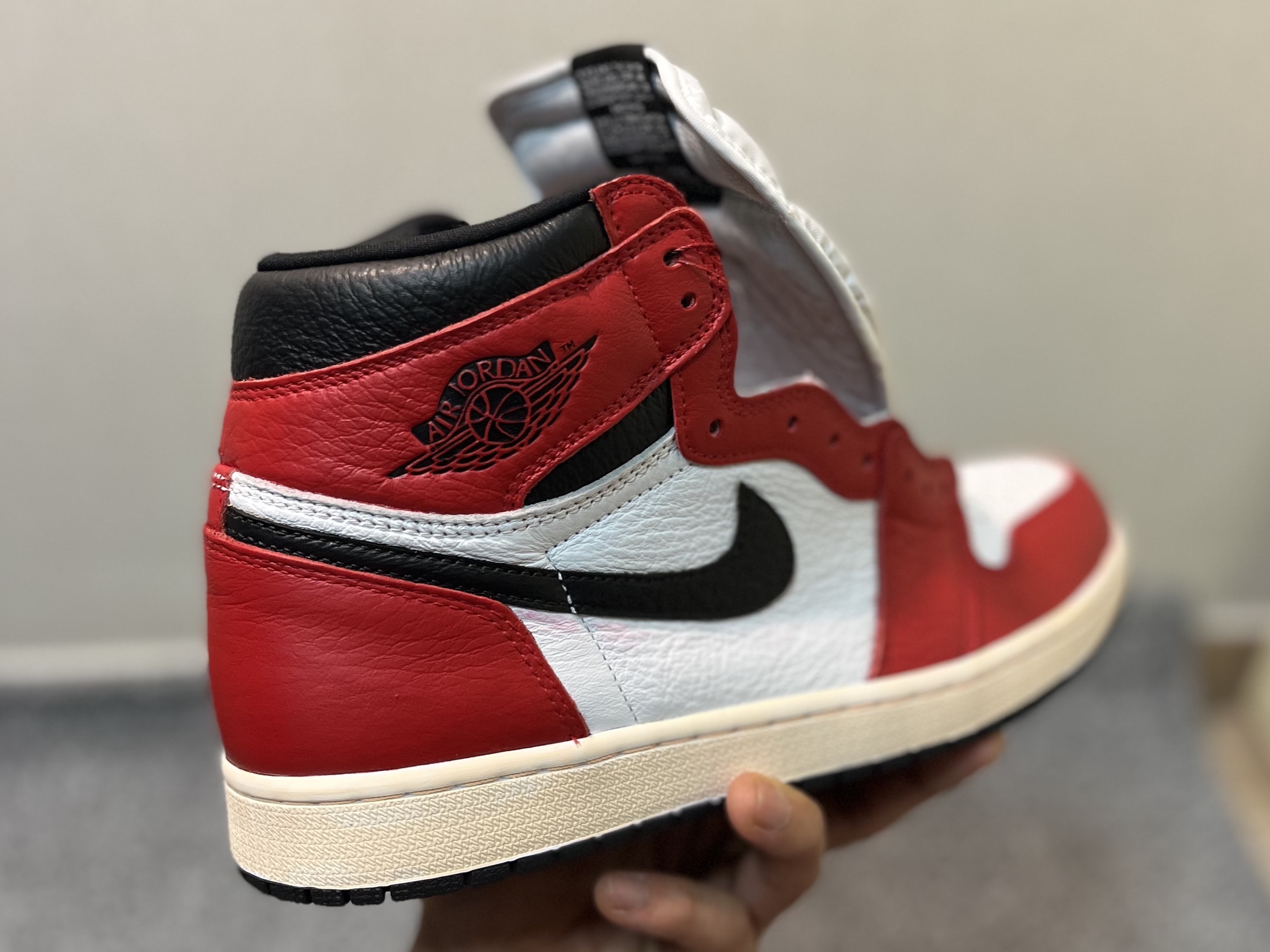 Jordan 1 Retro High OG Light Fusion Red 착용 스타일 - 2