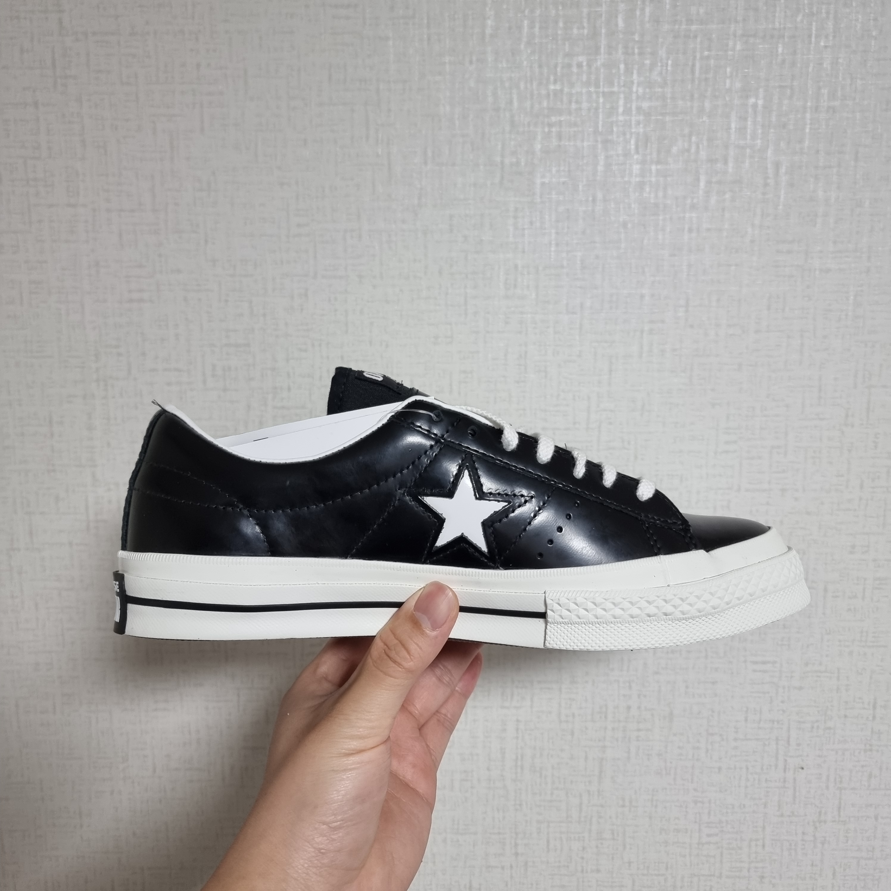 Converse One Star Ox HanByeol Black 착용 스타일 - 5