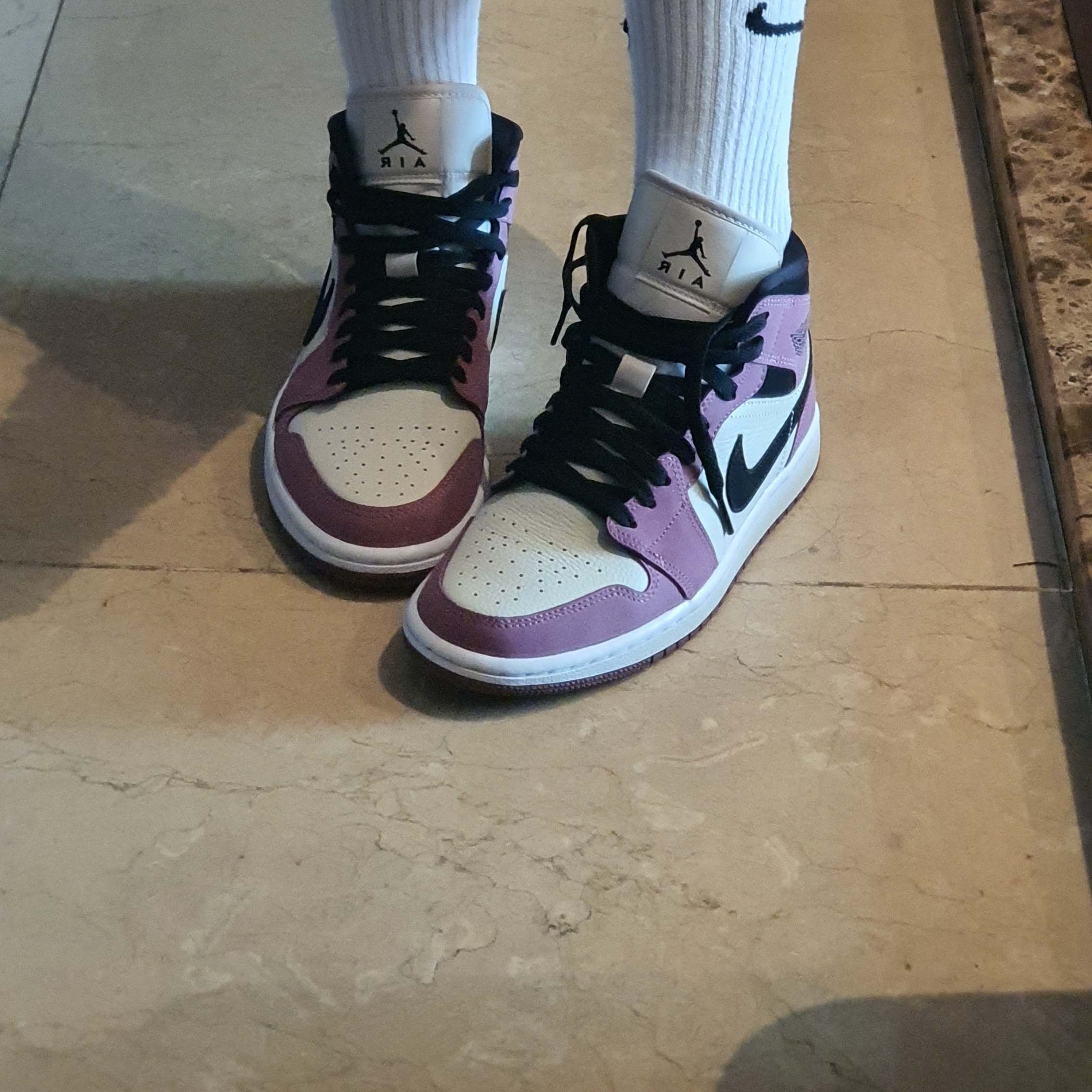 (W) Jordan 1 Mid SE Light Mulberry 착용 스타일 - 1