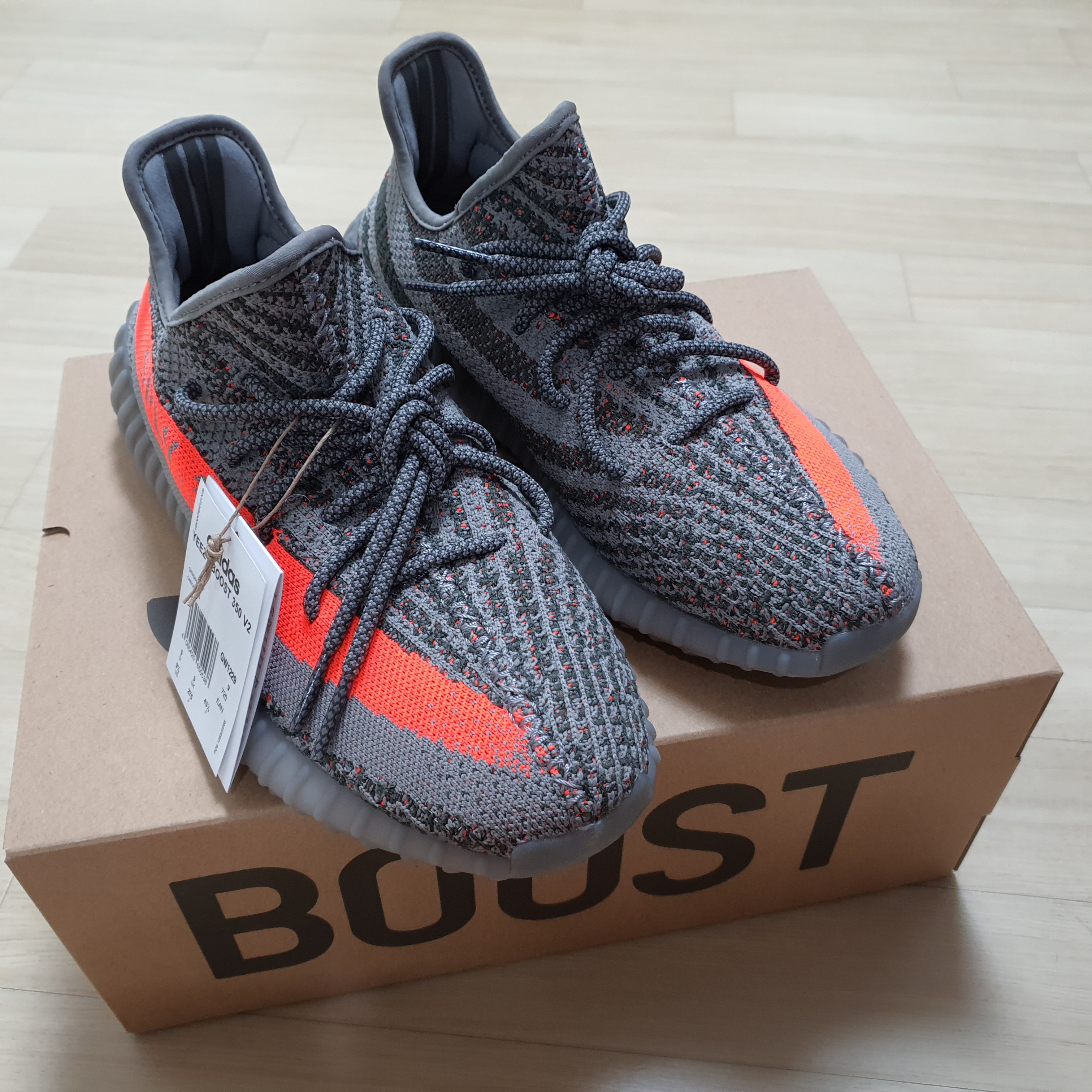 Adidas Yeezy Boost 350 V2 Beluga - Reflective 착용 스타일 - 1