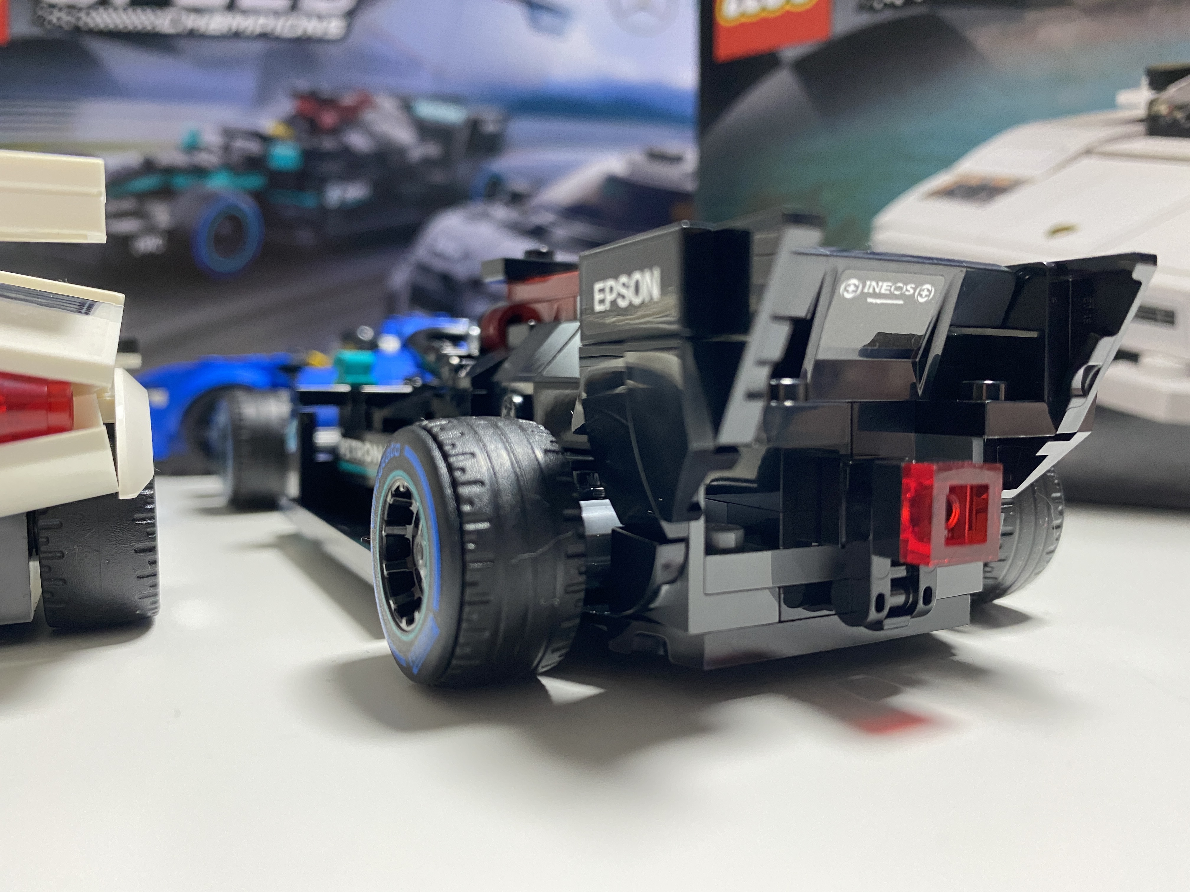 Lego Mercedes-AMG F1 W12 E Performance & Mercedes-AMG Project One 착용 스타일 - 2
