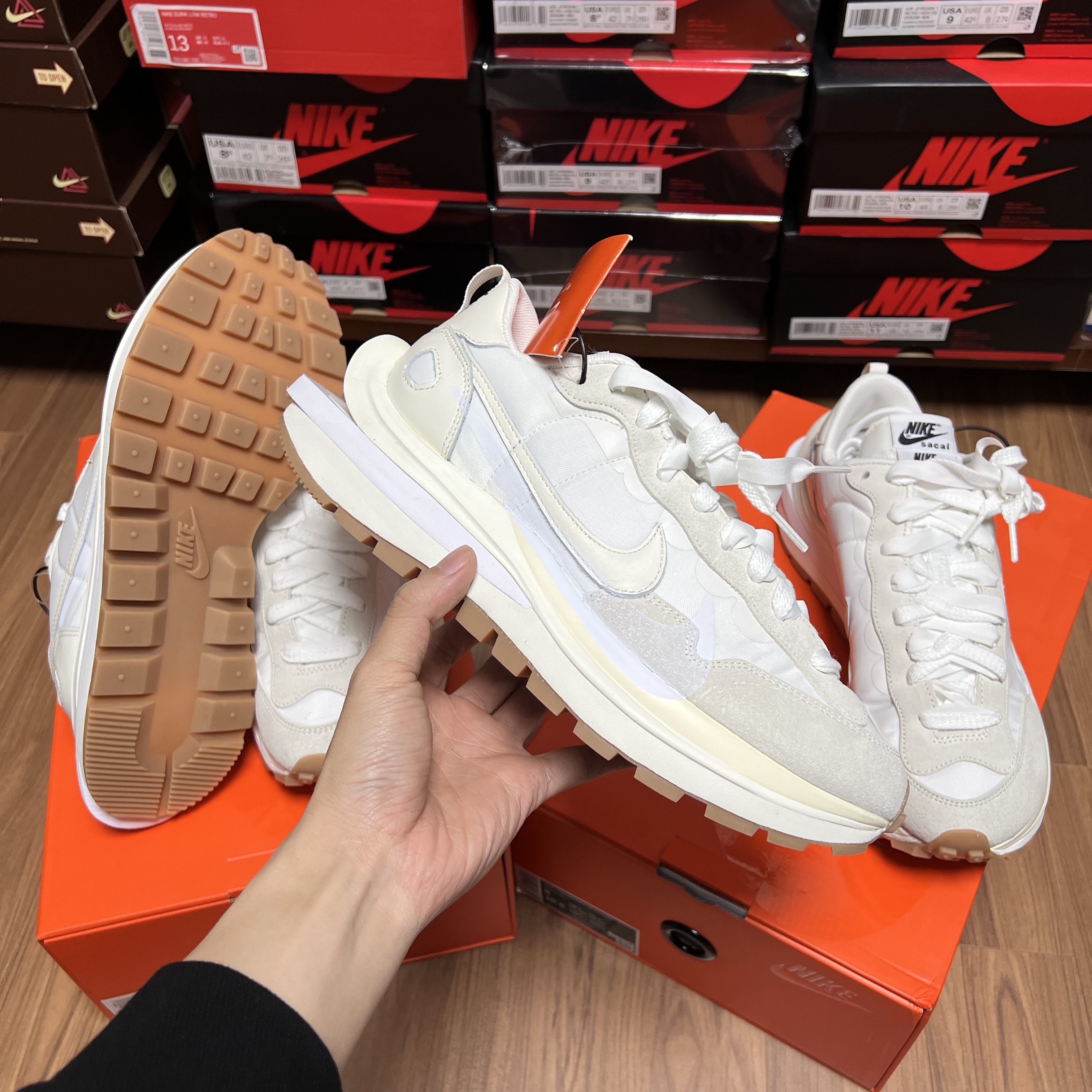 Nike x Sacai VaporWaffle White and Gum 착용 스타일