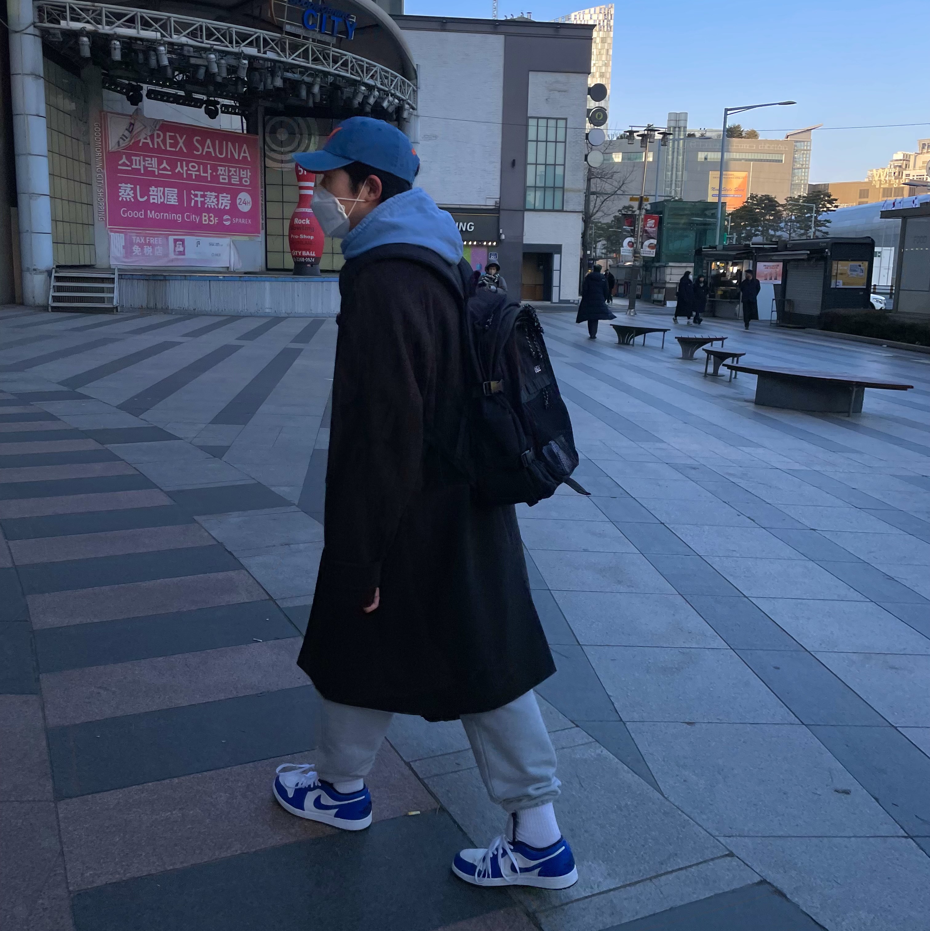 Jordan 1 Low Hyper Royal 착용 스타일