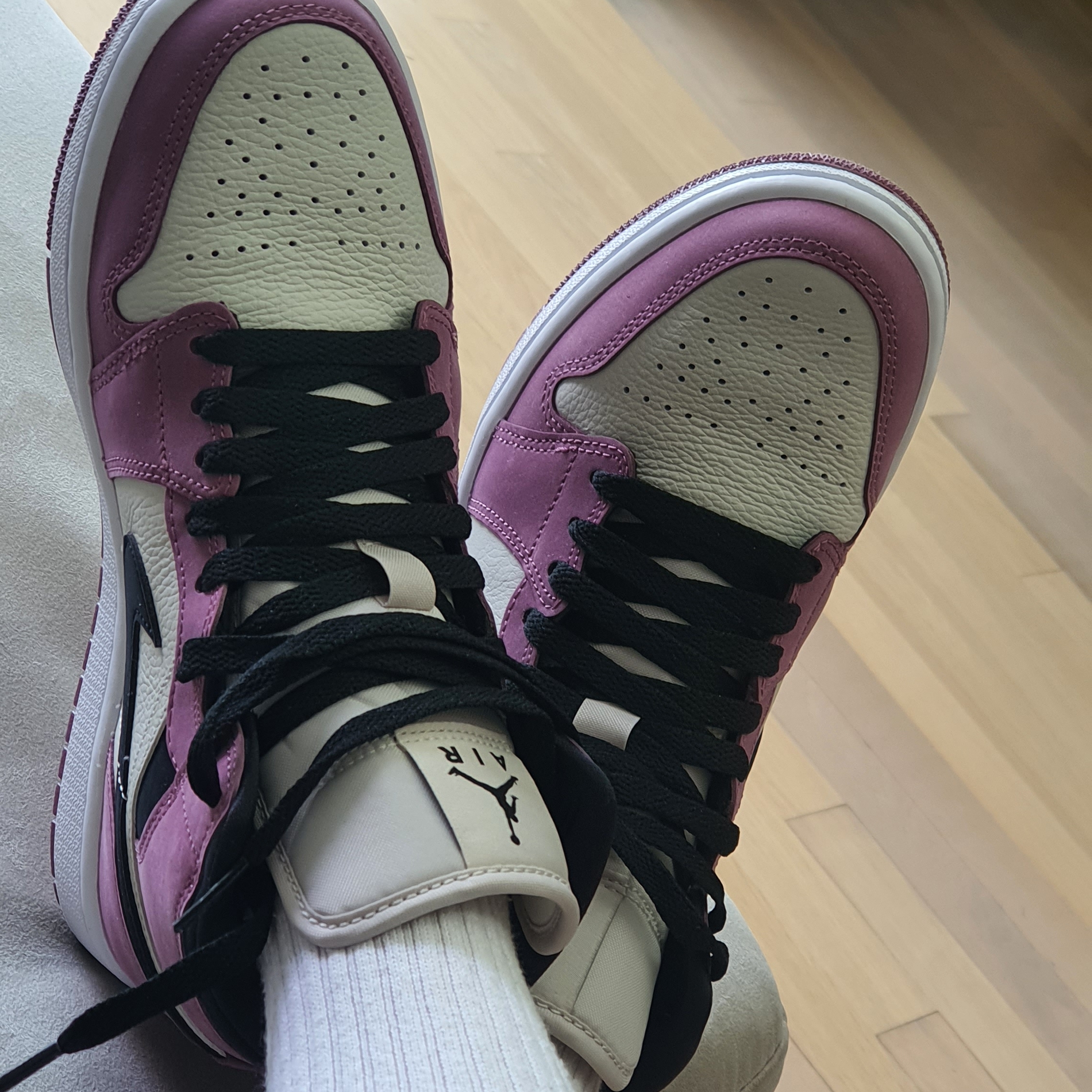 (W) Jordan 1 Mid SE Light Mulberry 착용 스타일 - 3