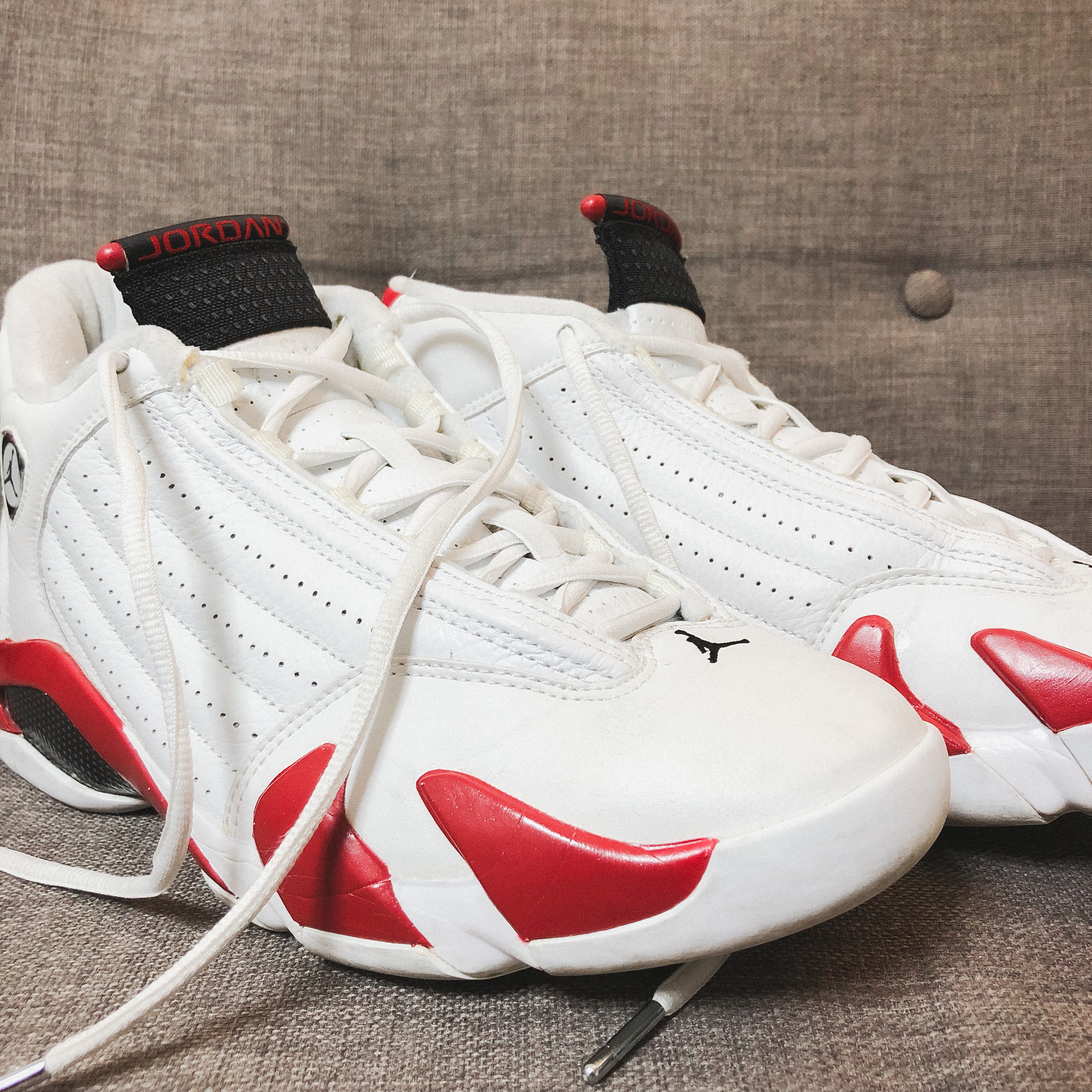 Jordan 14 Retro Candy Cane 2006 착용 스타일 - 4