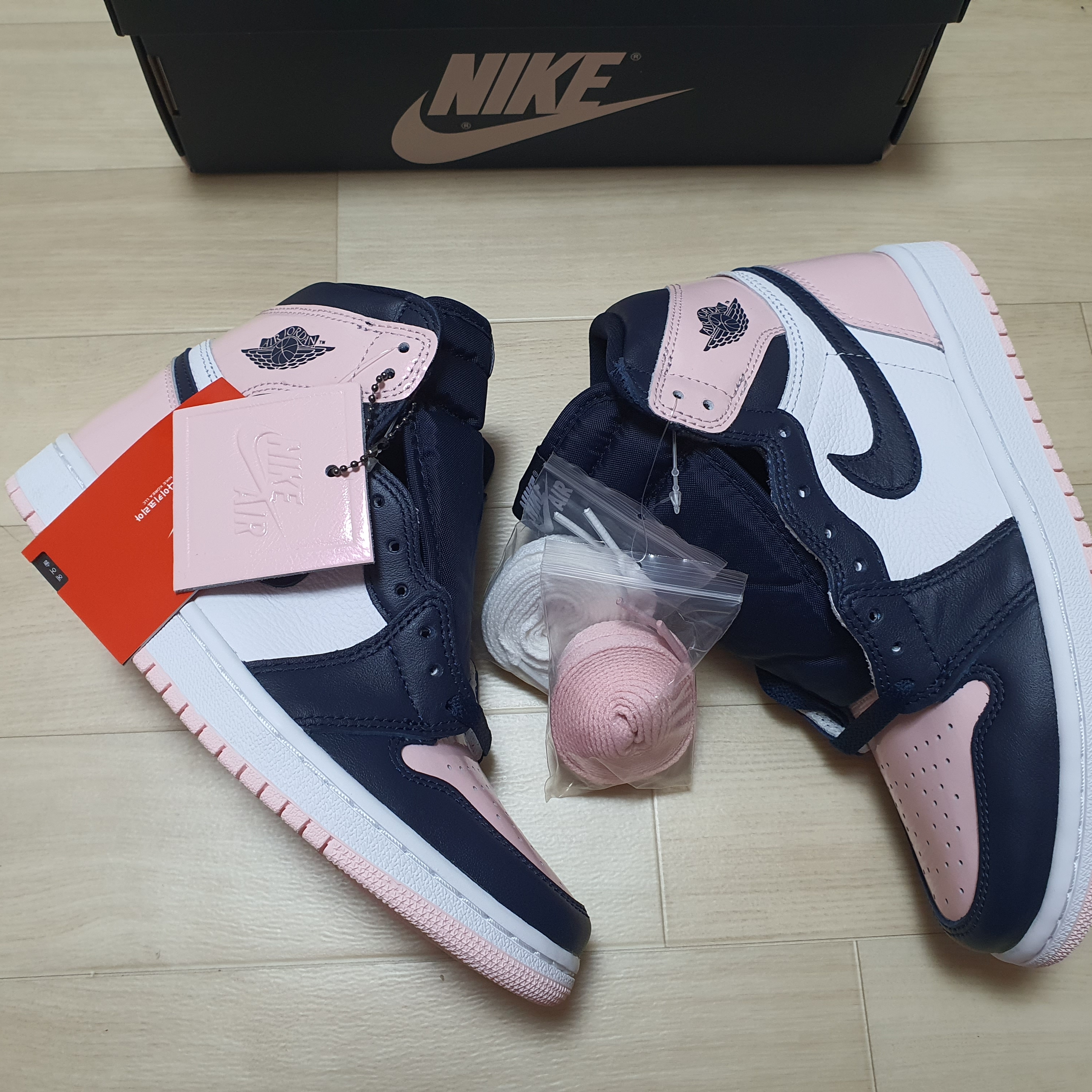 (W) Jordan 1 Retro High OG Atmosphere 착용 스타일 - 2