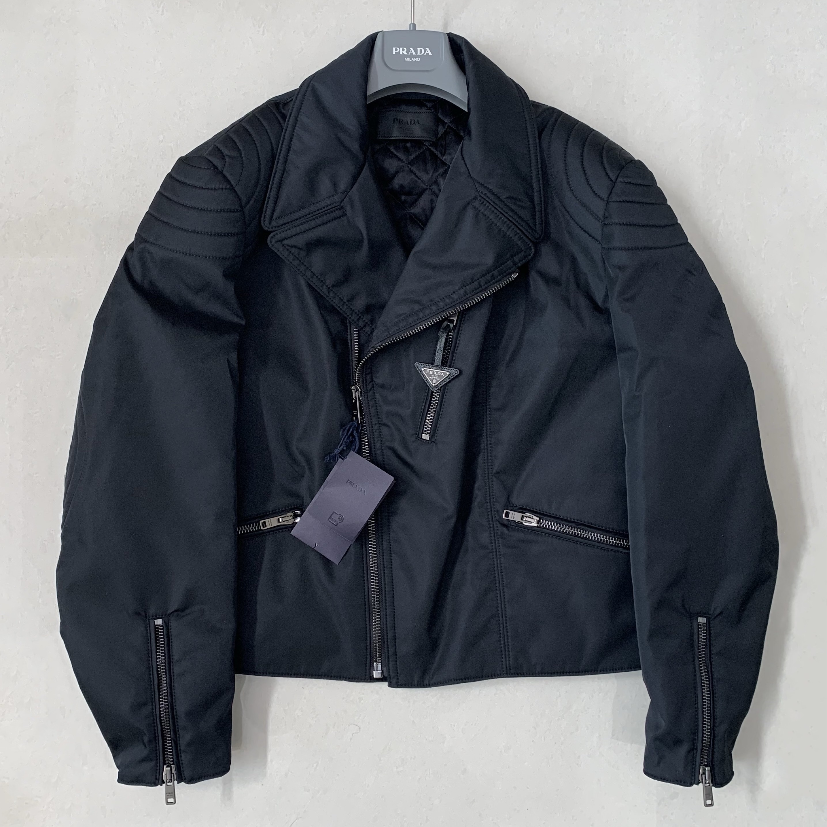 Prada Re-Nylon Biker Jacket Black 착용 스타일 - 2