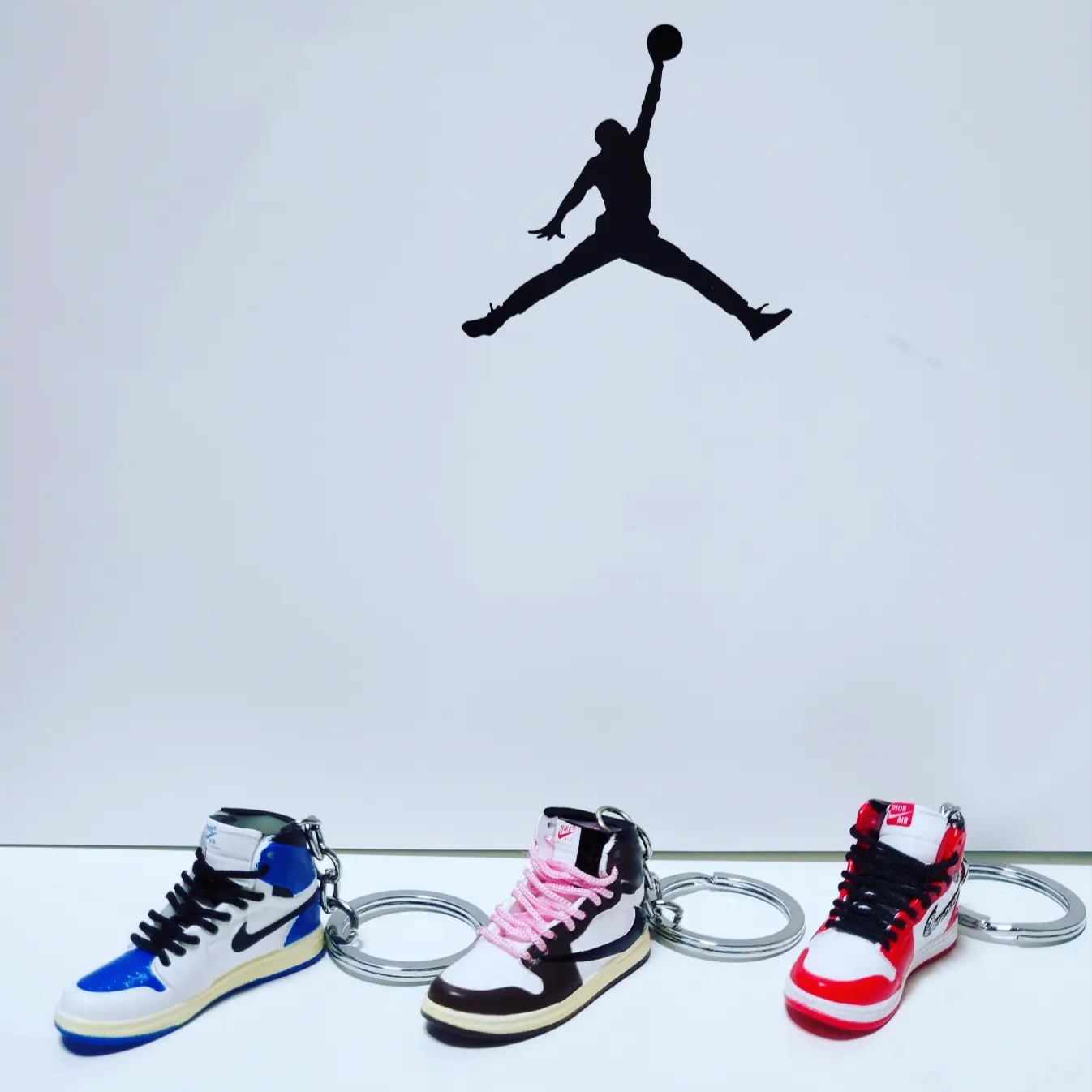 Jordan 1 x Travis Scott Retro High OG SP Mocha, Jordan 1 x Travis Scott x Fragment Retro High OG SP Military Blue 착용 스타일 - 1
