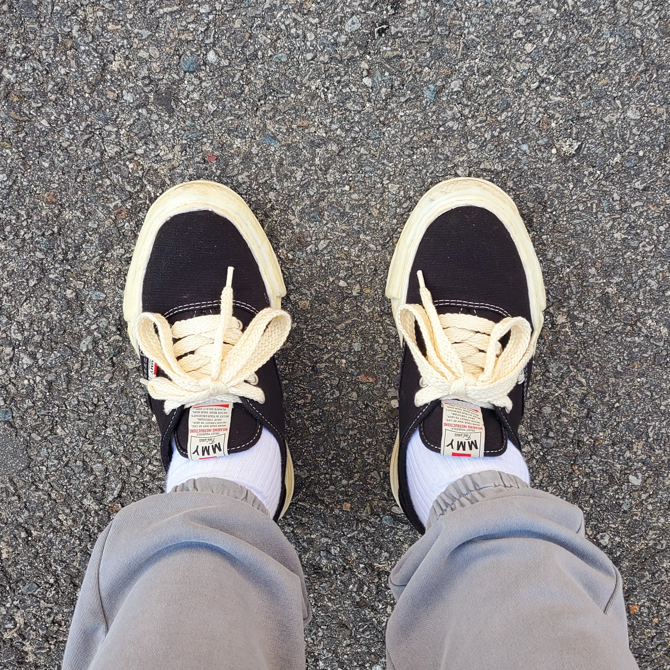 Maison Mihara Yasuhiro Baker OG Sole OD Canvas Low-top Sneakers Black 착용 스타일 - 5
