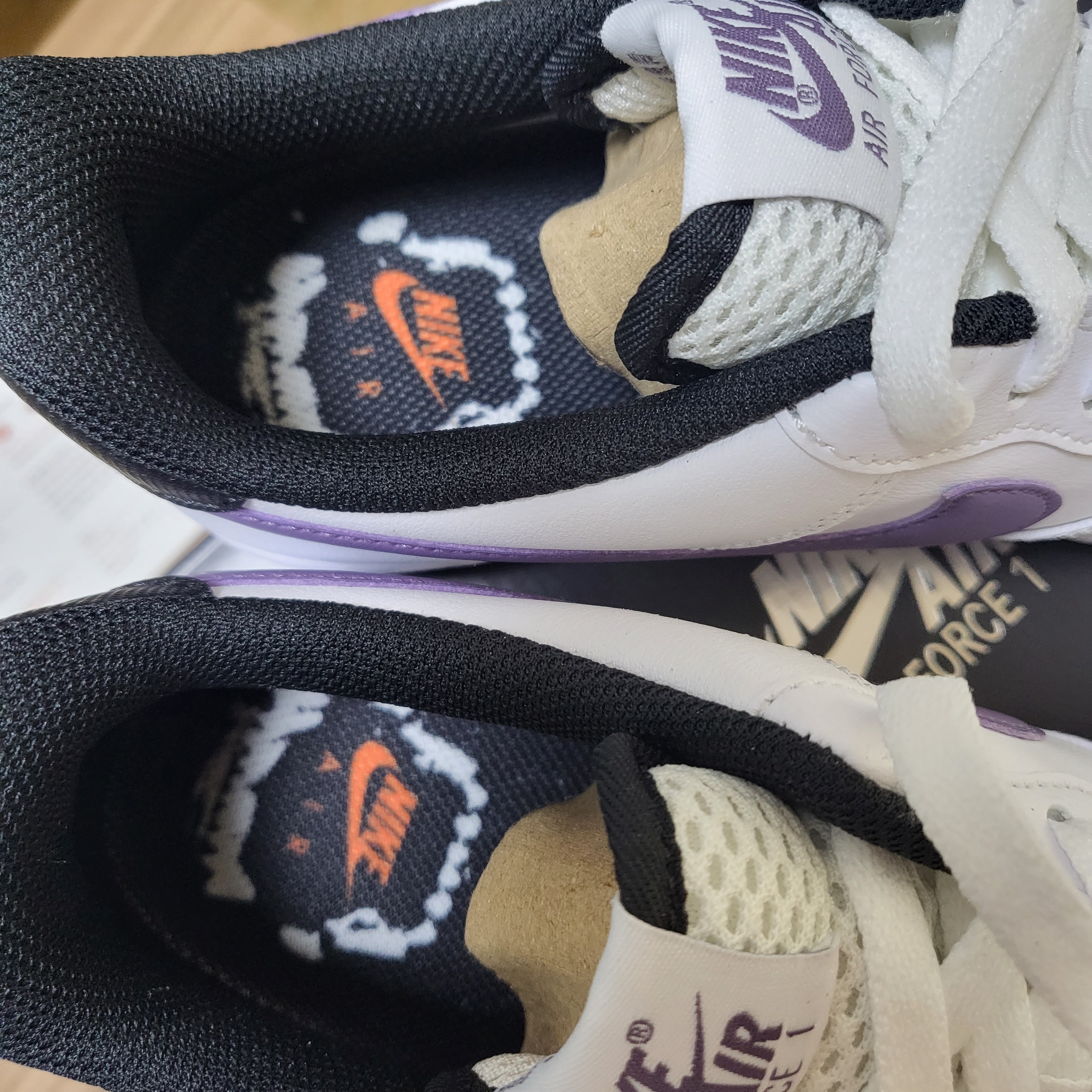 Nike Air Force 1 '07 LV8 Hoops White Canyon Purple 착용 스타일 - 1