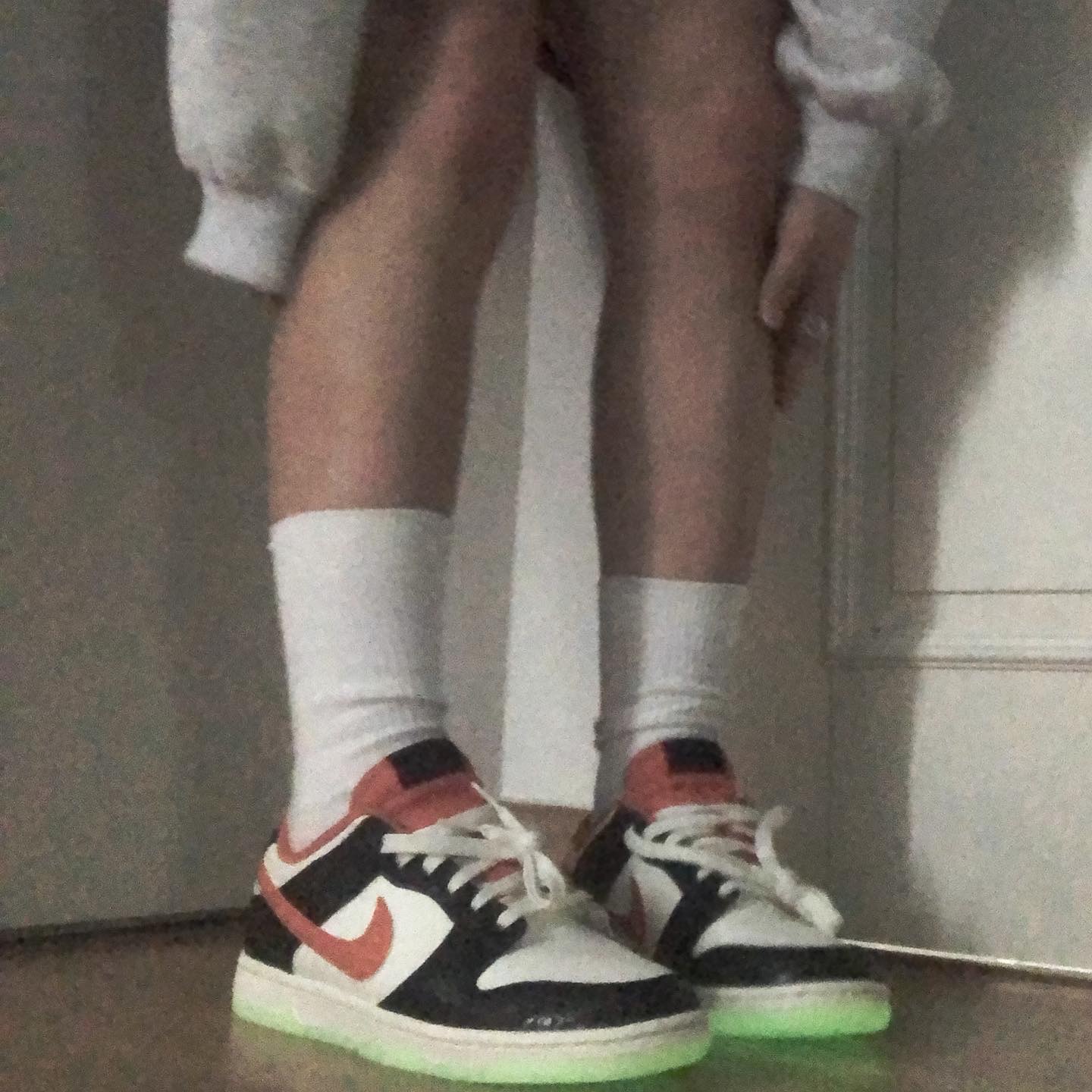 Nike Dunk Low Retro PRM Halloween, IAB Studio Hoodie Light Gray 착용 스타일 - 4